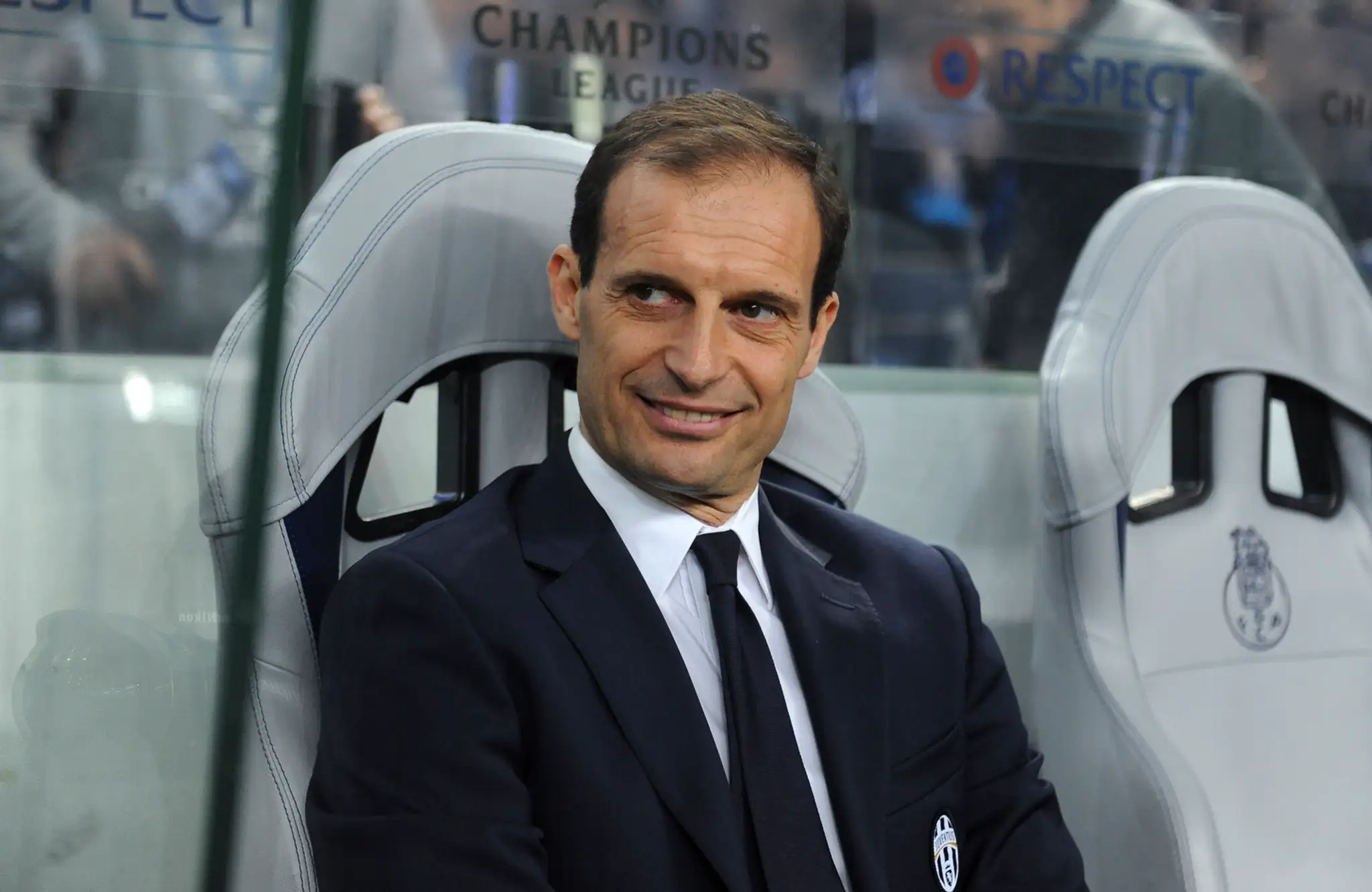 Vysmiaty kouč Juventusu Massimilliano Allegri počas duelu osemfinále LM proti Portu.