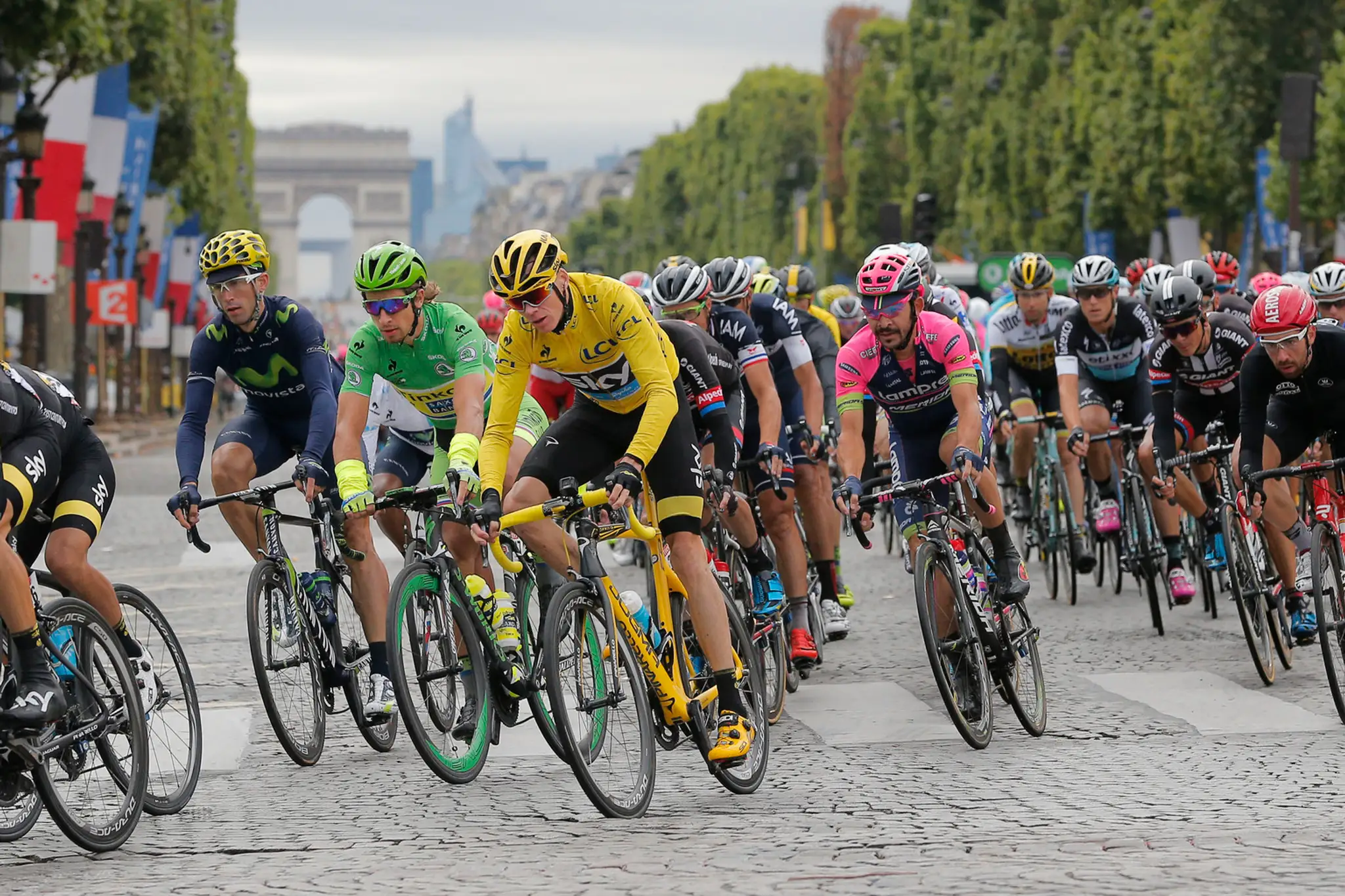 Pelotón spravil v poslednej etape Tour de France 2015 v Paríži desať okruhov.