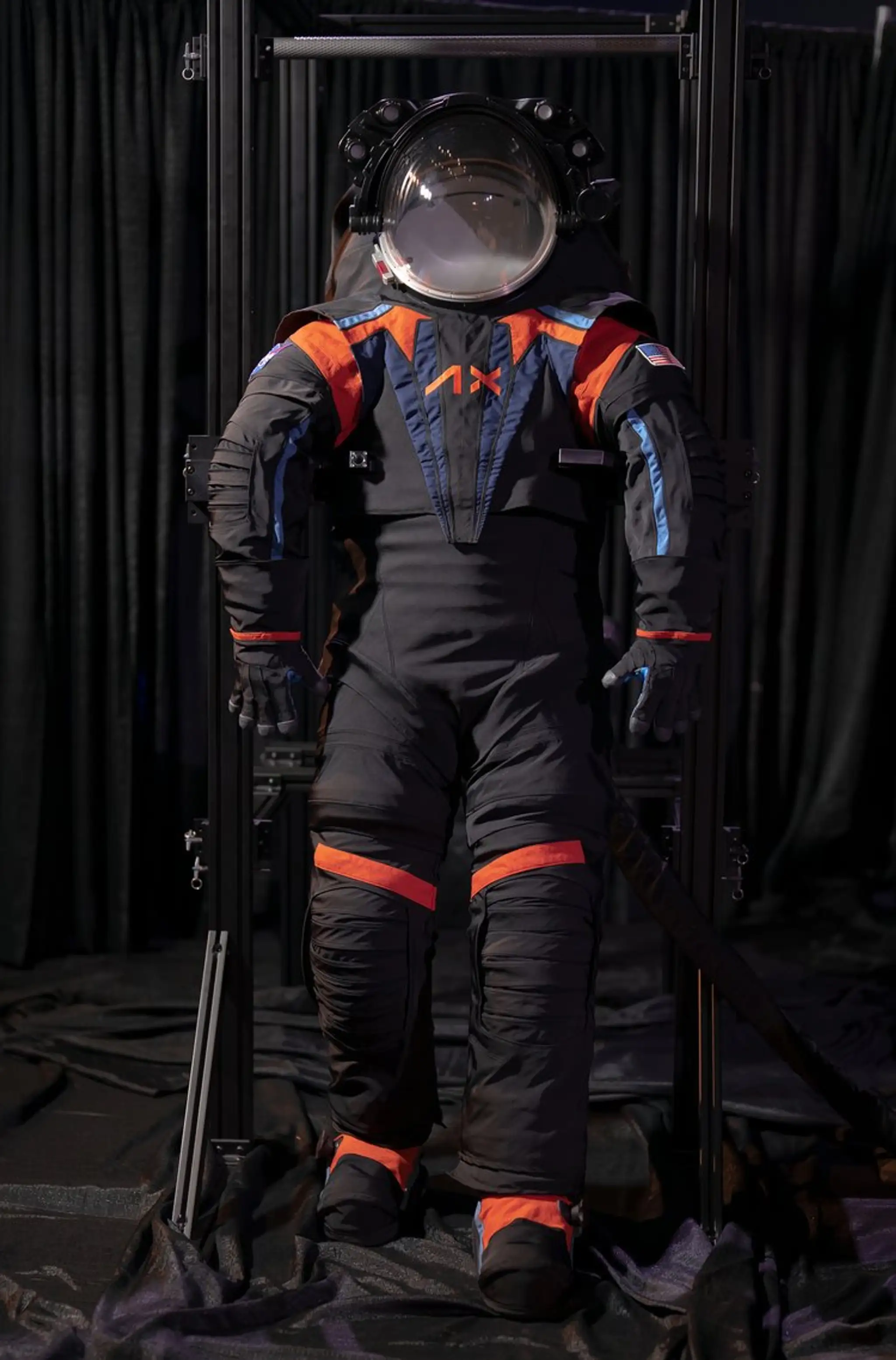 Skafander AxEMU misie Artemis