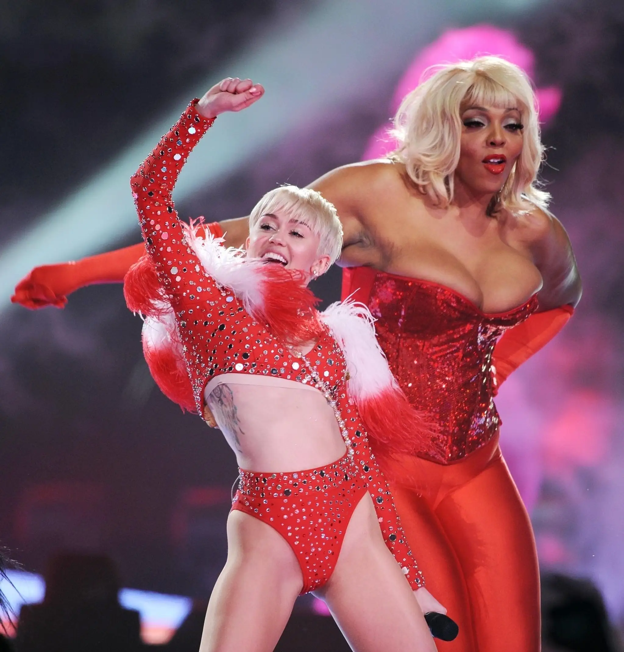Miley Cyrus a Amazon Ashley