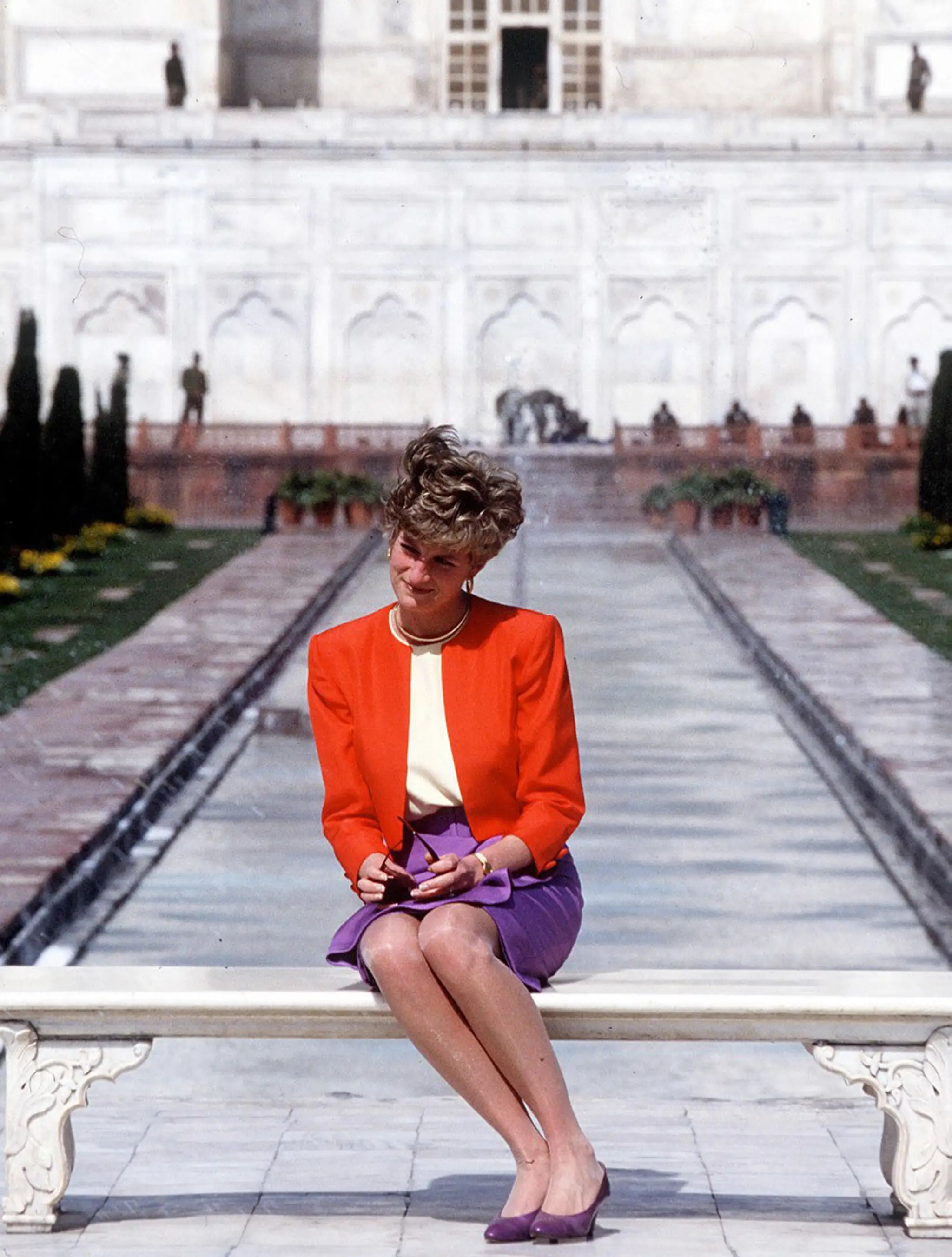 Princezná Diana pózovala na tej istej lavičke v roku 1992.