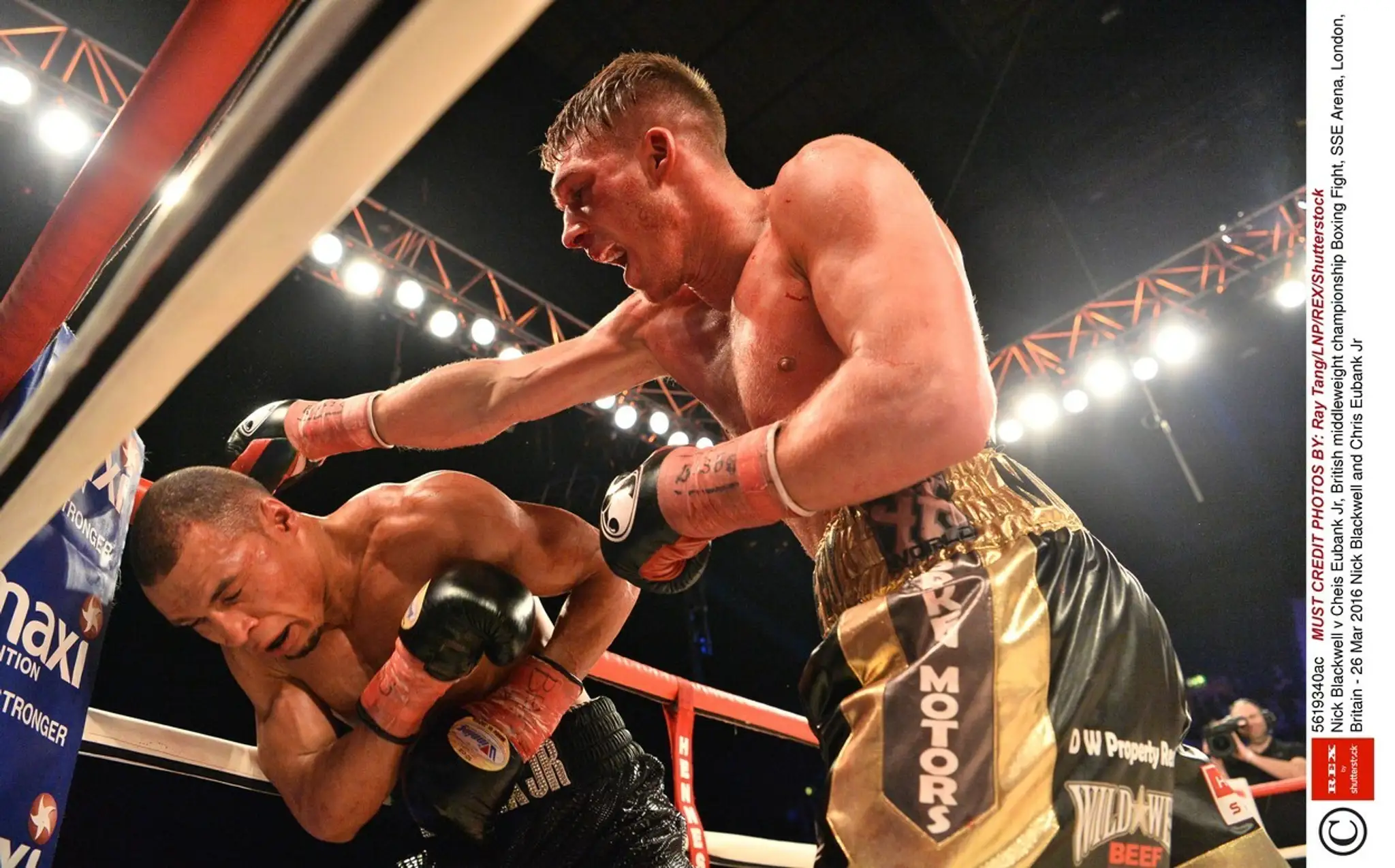 Nick Blackwell je v umelom spánku po sobotňajšom súboji s Chrisom Eubankom.