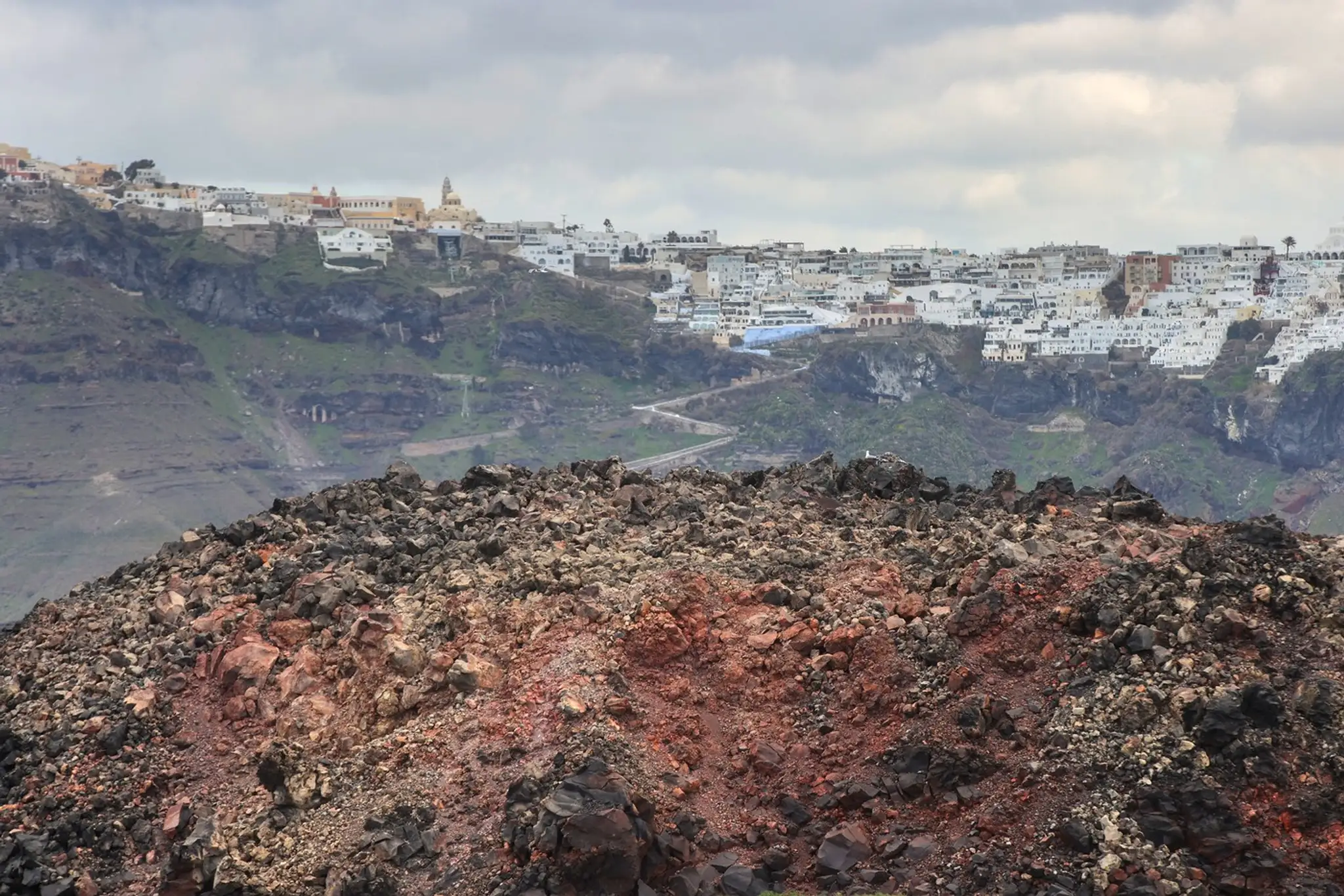 Ostrov Santorini zažil najsilnejší otras.