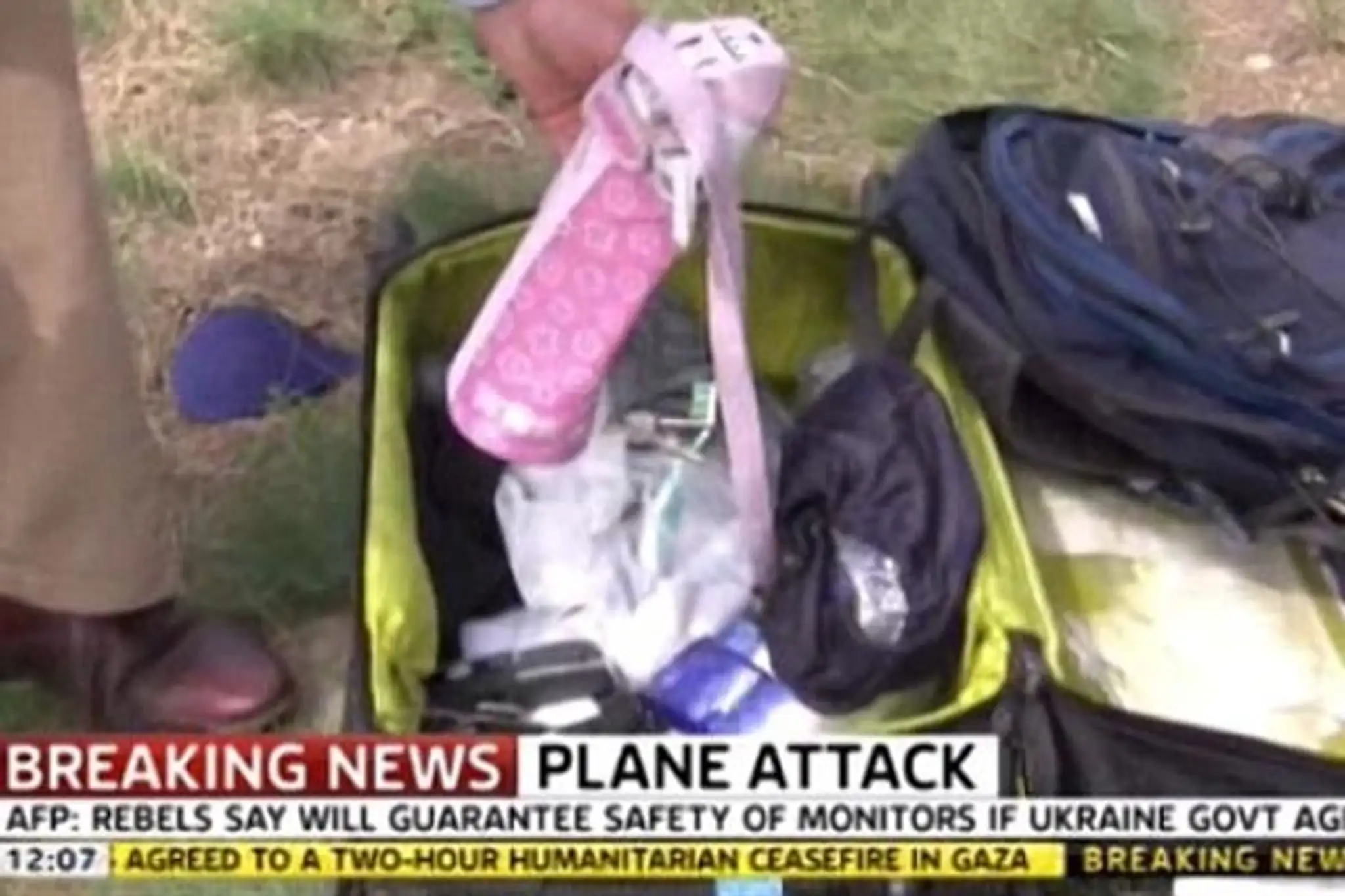 Reportér sa prehrabával v kufri s osobnými vecami jednej z obetí