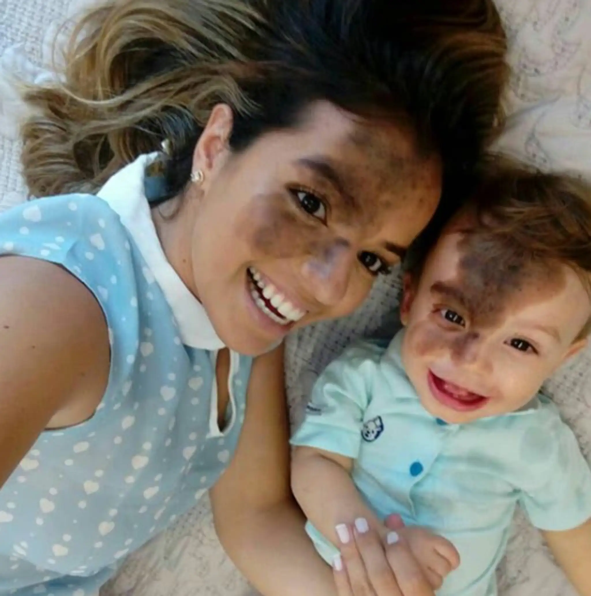 Mamička Carolina so synom Enzom. 