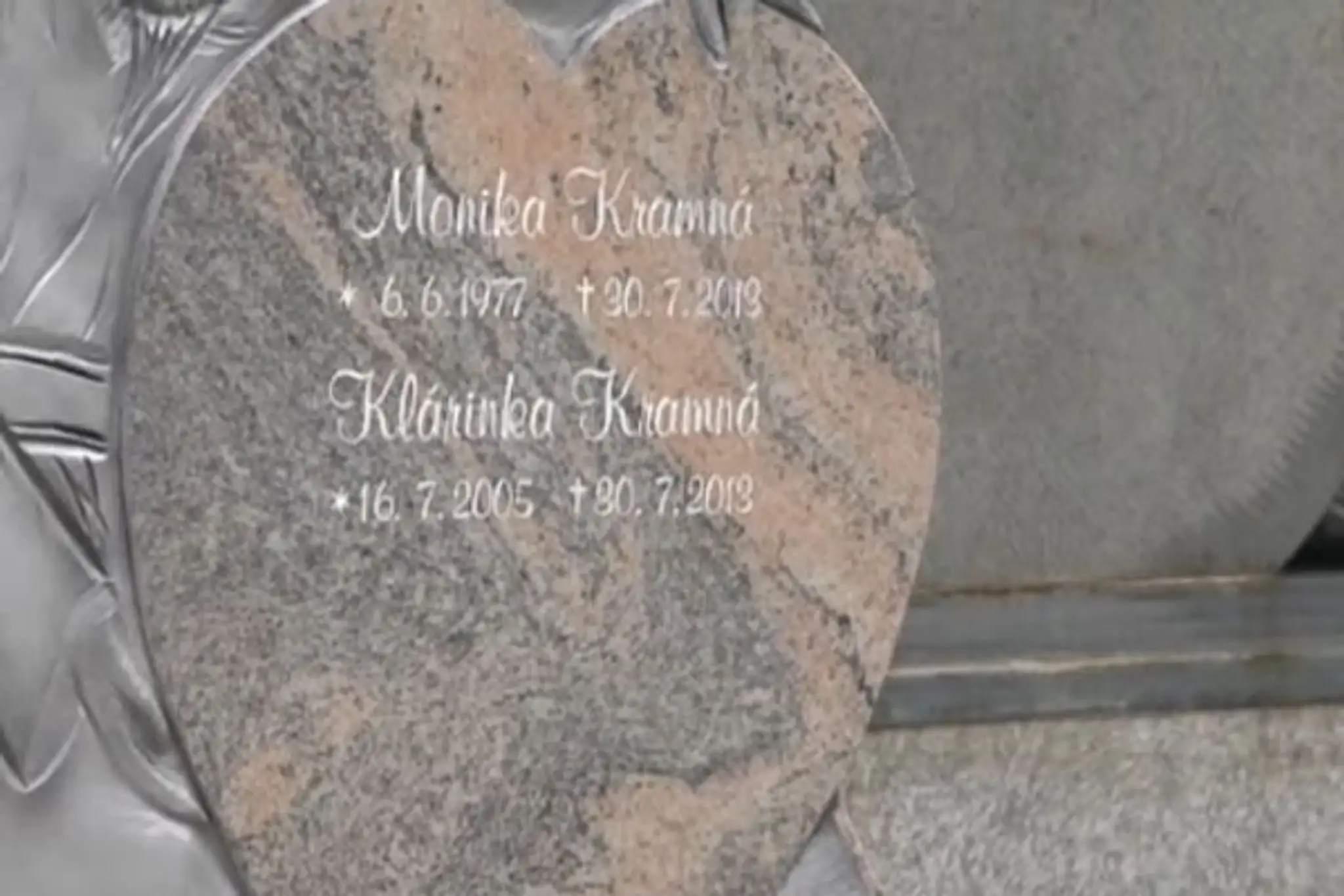 Hrob Moniky a Klárky má konečne náhrobok