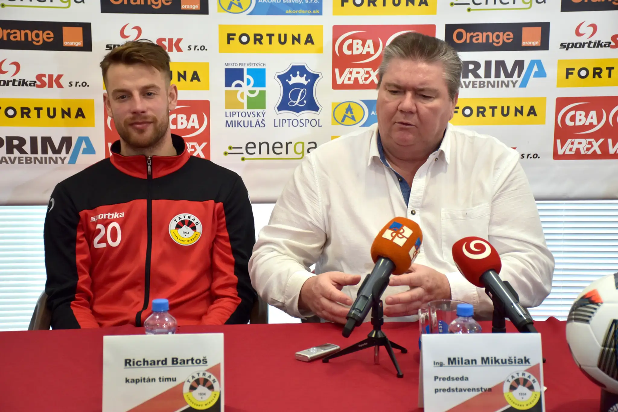 Kapitán Liptovského Mikuláša Richard Bartoš a predseda predstavenstva klubu Milan Mikušiak. 