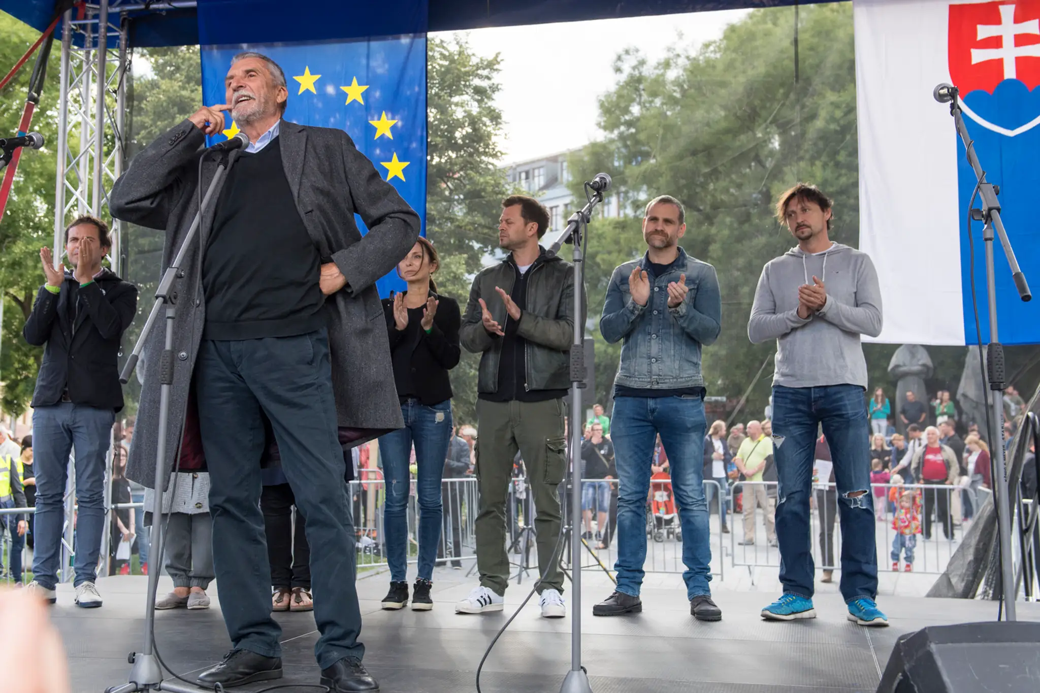 Na snímke herec Martin Huba počas prejavu na pochode Za slušné Slovensko