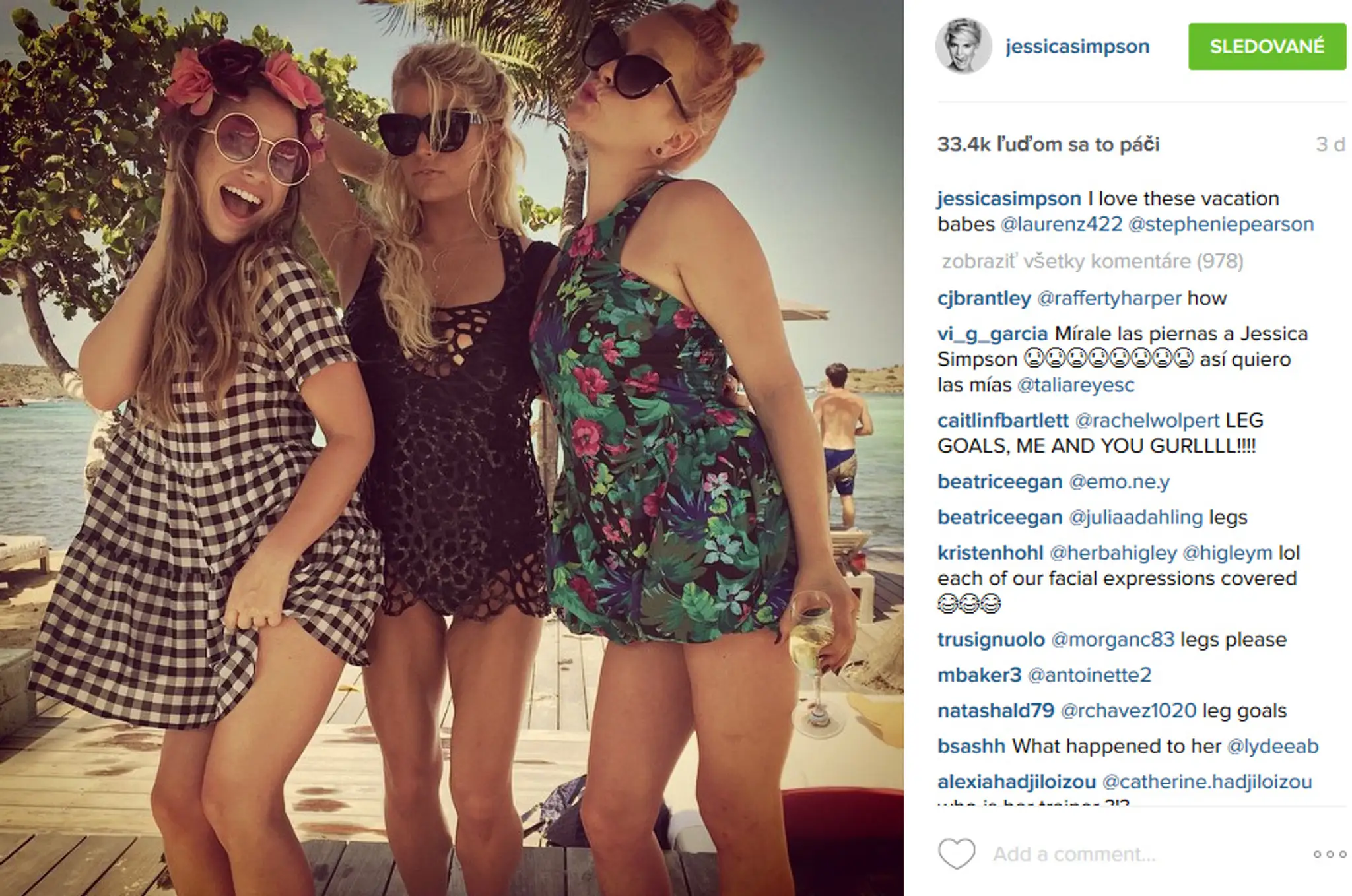 Jessica Simpson v strede.