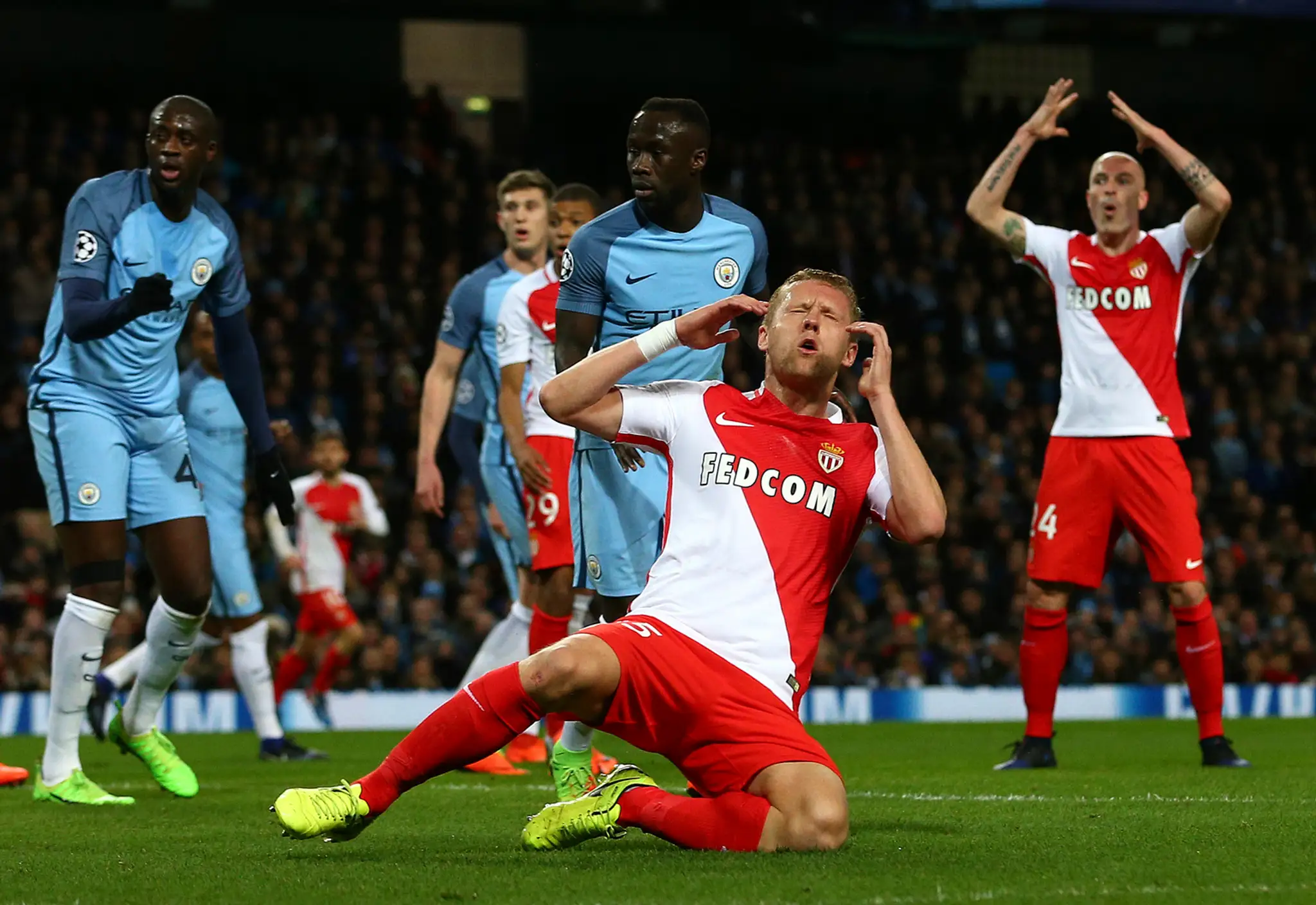 Kamil Glik z Monaca sa chytá za hlavu po zahodenej šanci v osemfinále LM proti ManCity.