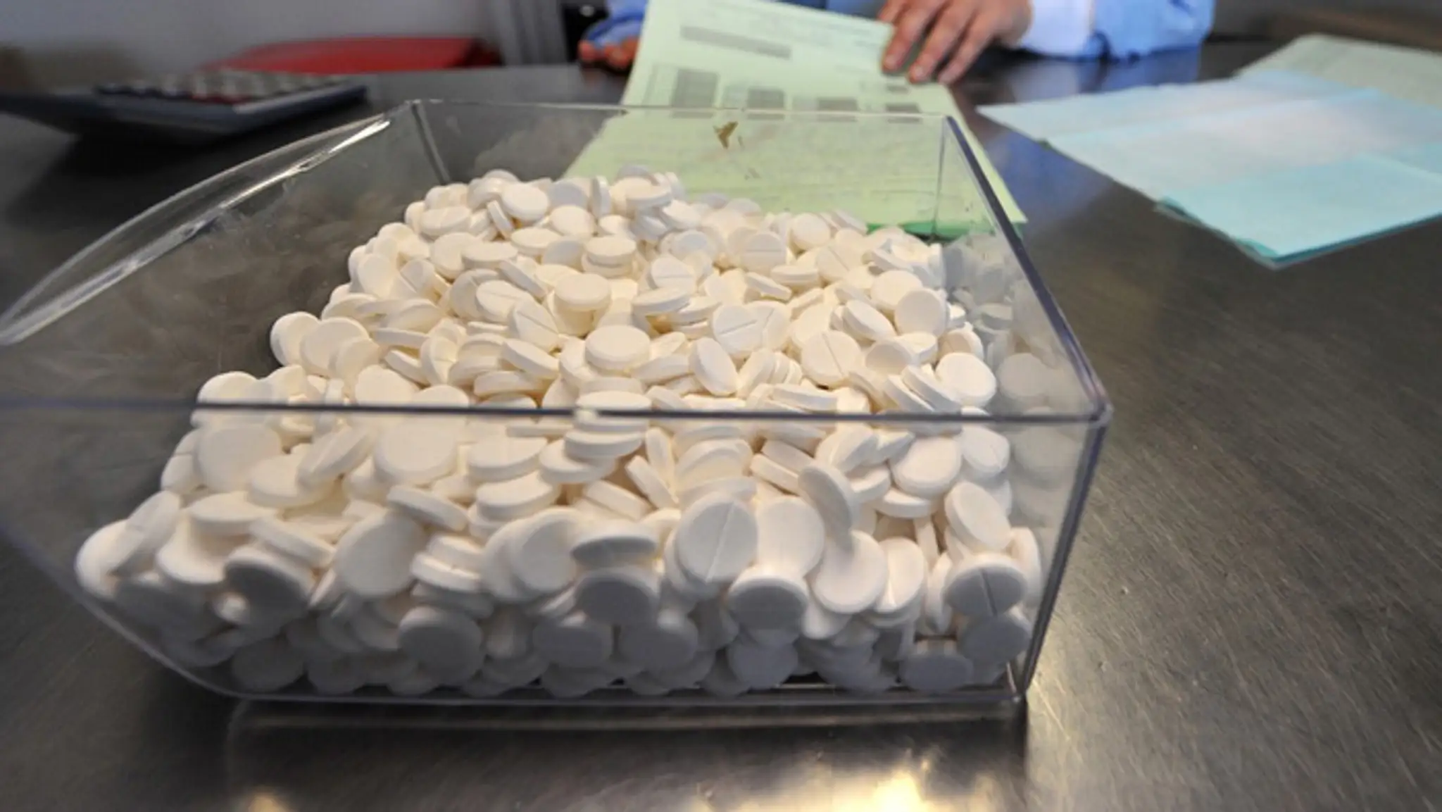 Podľa vedcov má paracetamol okrem schopnosti znecitlivieť miesto bolesti aj veľa nepríjemných vedľajších účinkov.