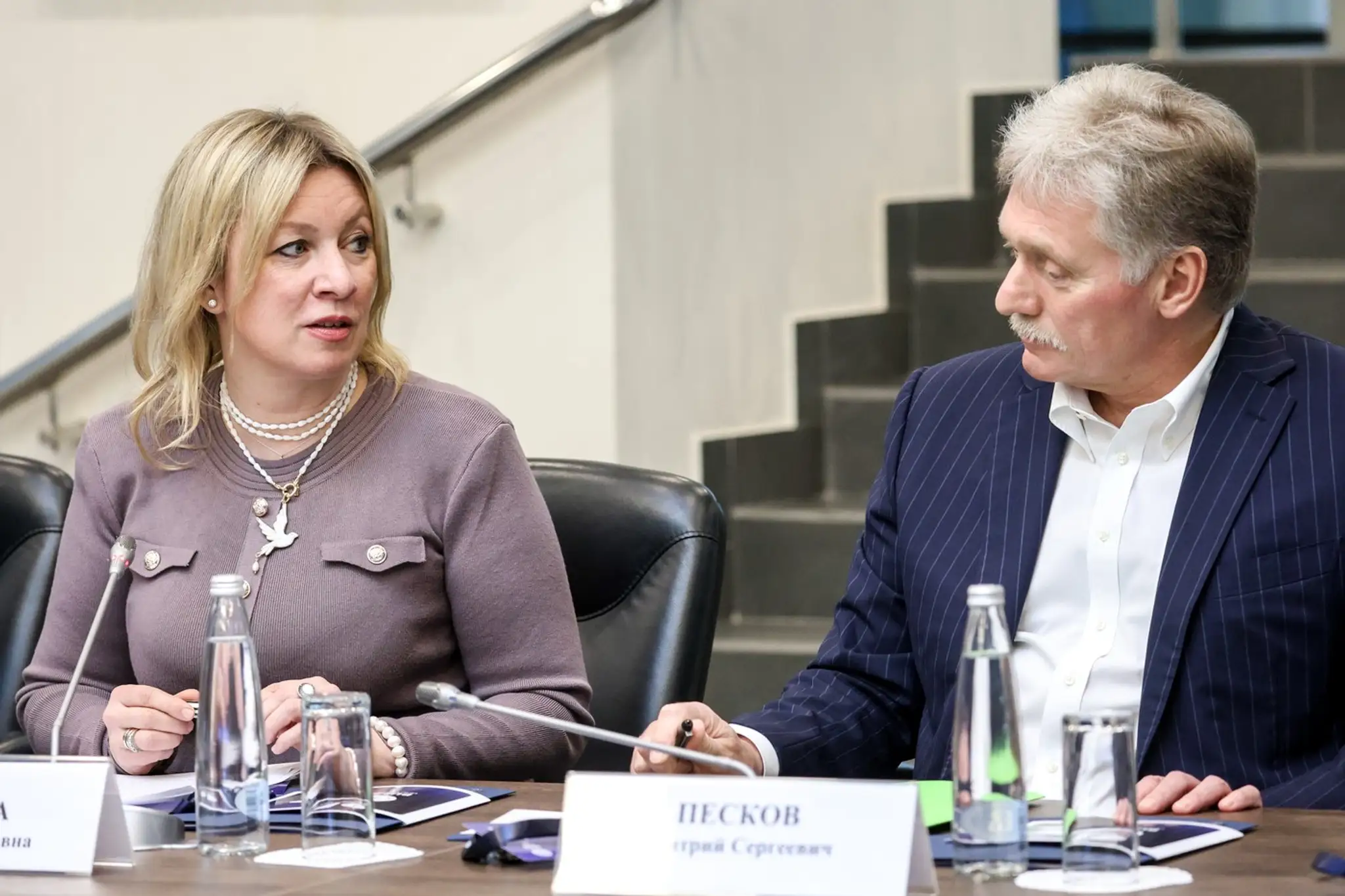 Hovorkyňa ruského ministerstva zahraničných vecí Marija Zacharovová a hovorca Kremľa Dmitrij Peskov.