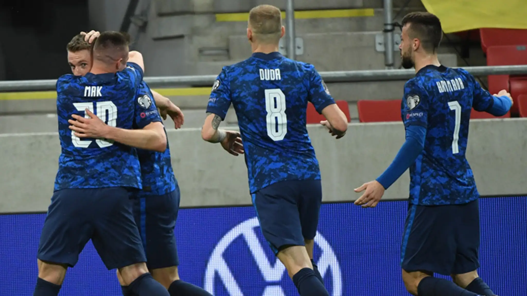 Róbert Mak, strelec gólu Milan Škriniar, Ondrej Duda a Jakub Hromada sa tešia z úvodného gólu proti Rusku.