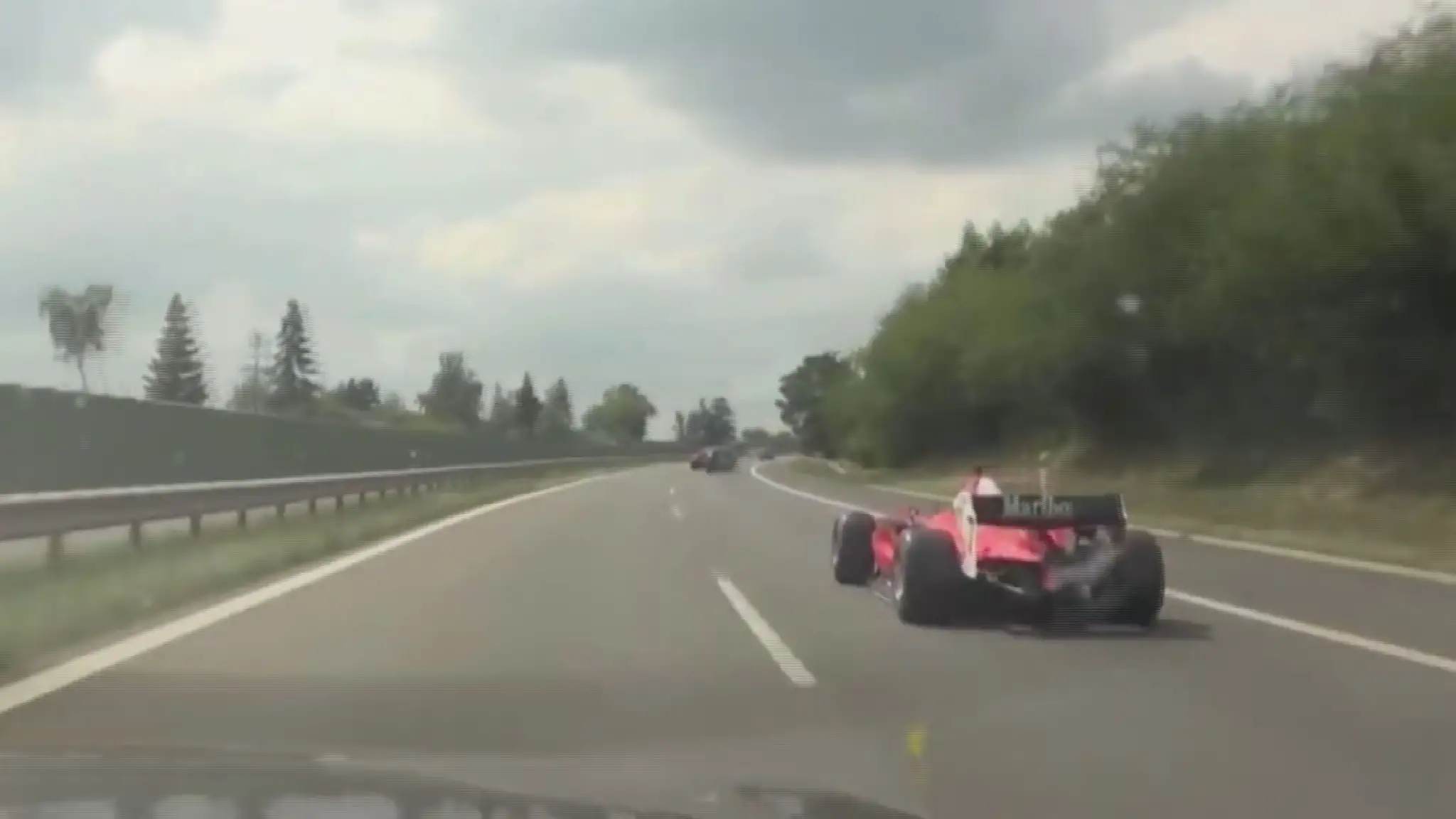 Červená formula na českej diaľnici