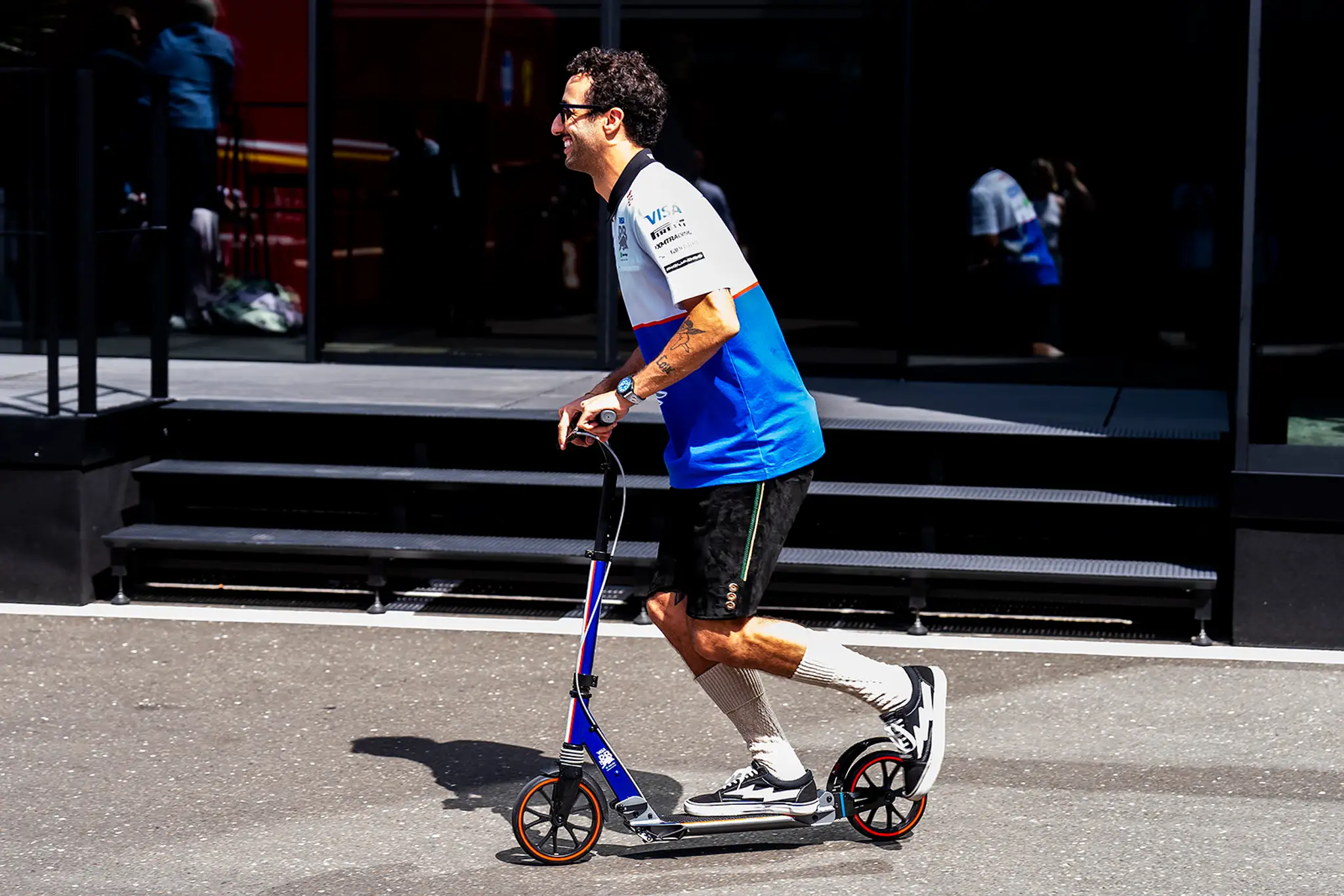 Ricciardo zavítal vo vlastnom štýle.