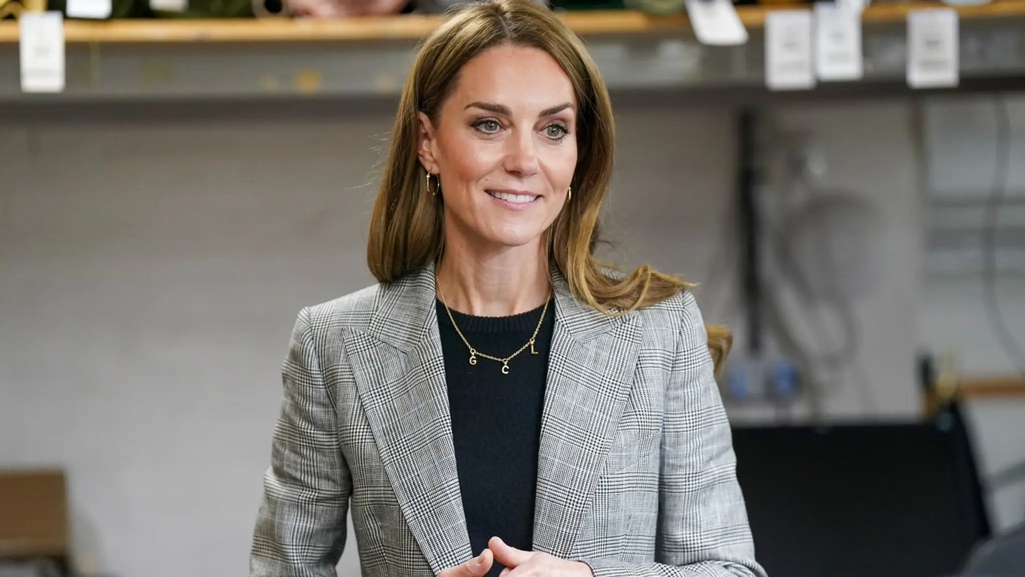 Princezná Kate, vie ako elegantne zažiariť. 
