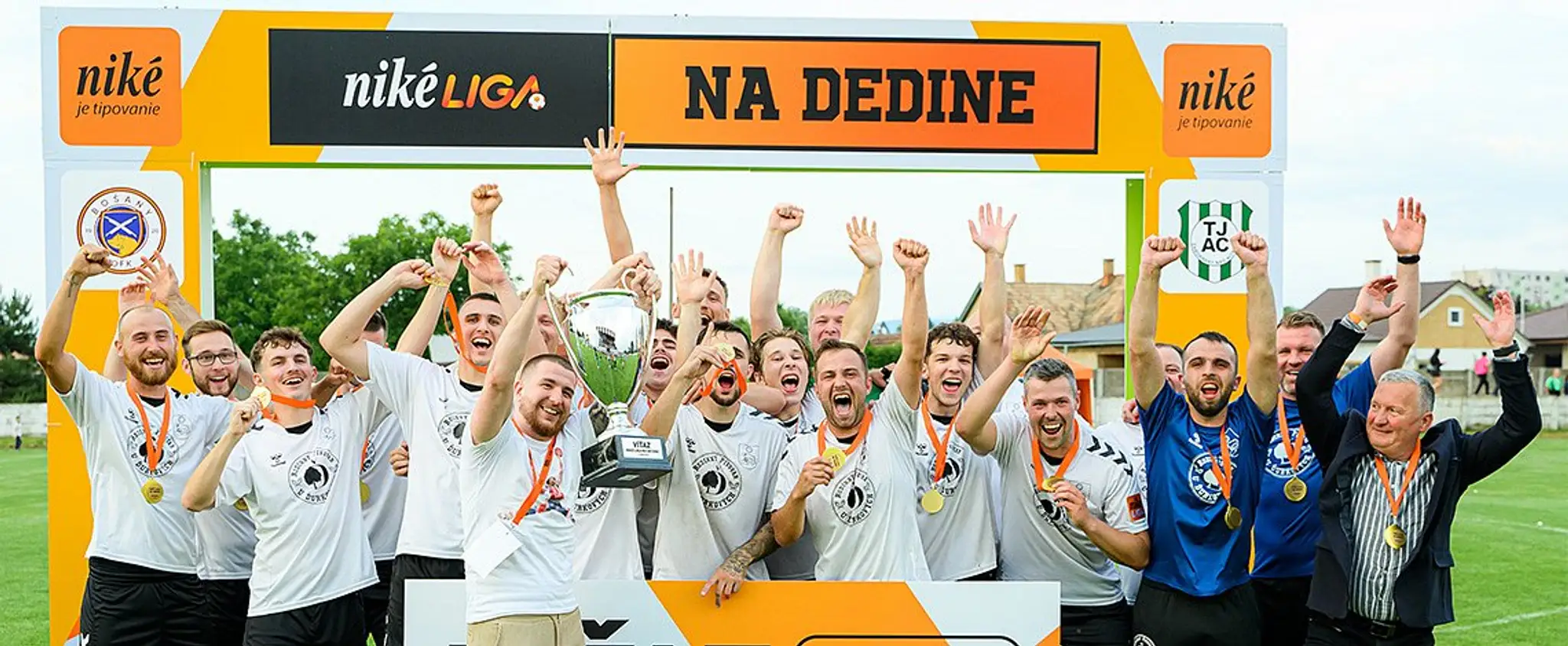 Niké liga na dedine.