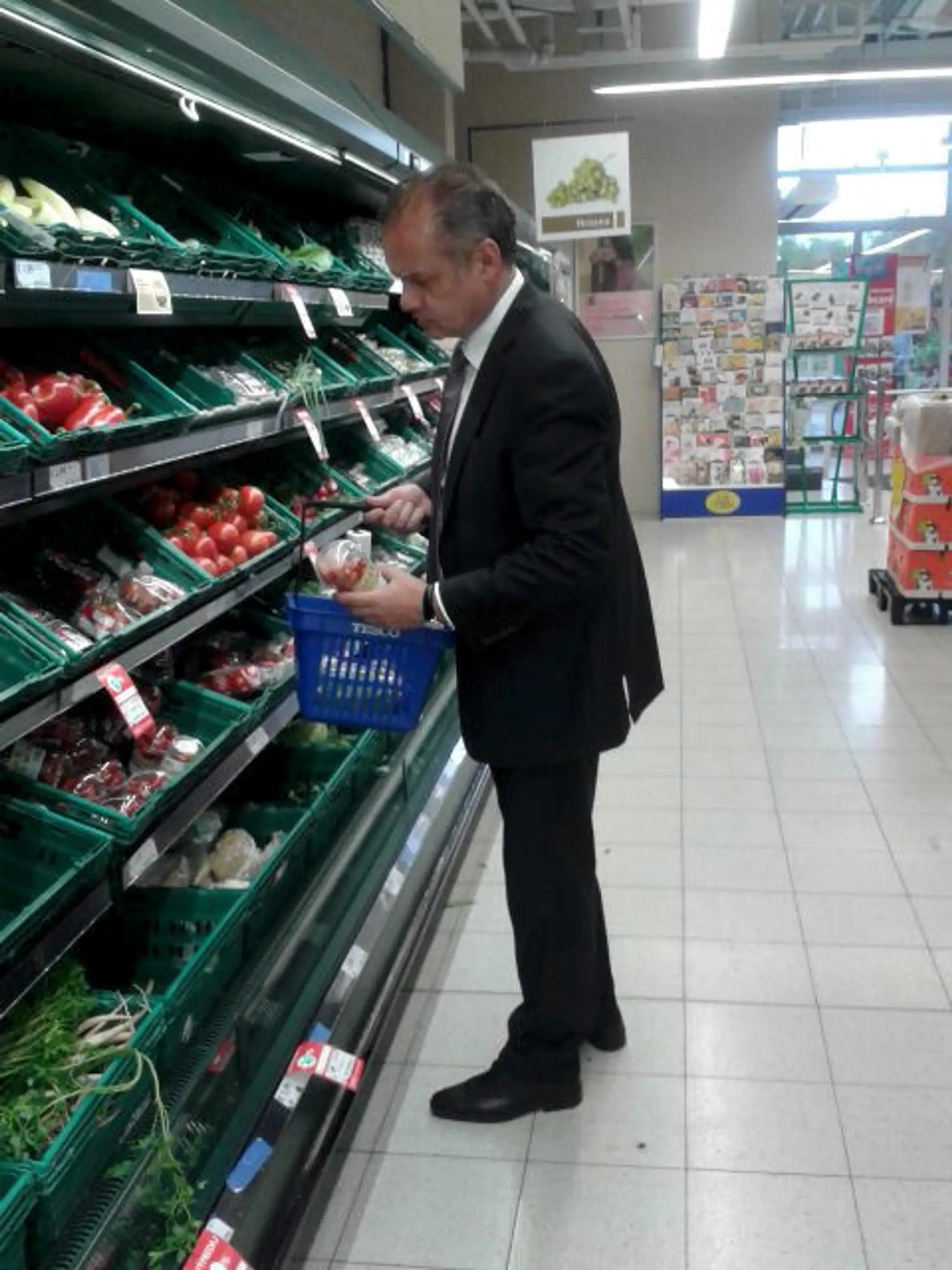 Prezident Andrej Kiska nakupuje pre rodinu.