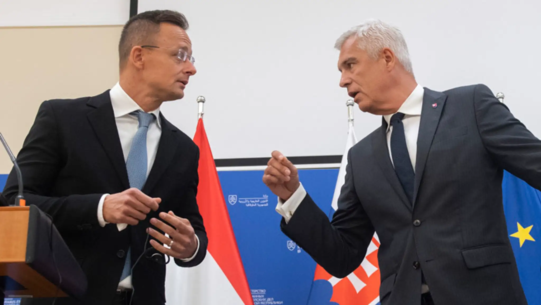 Šéfovia diplomacií Peter Szijjártó a Ivan Korčok.