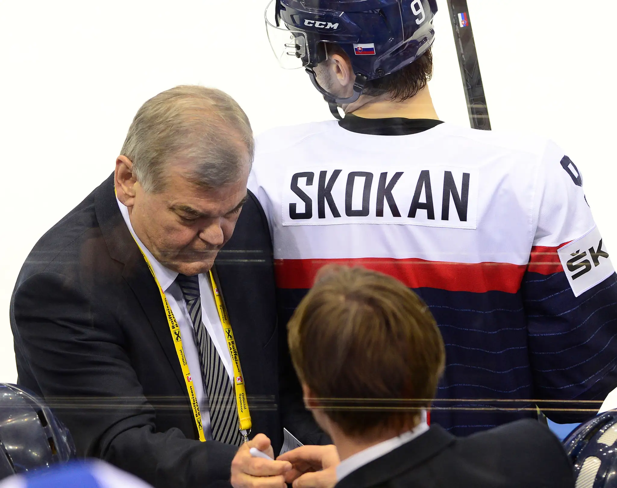 Tréner hokejistov Slovenska Vladimír Vůjtek