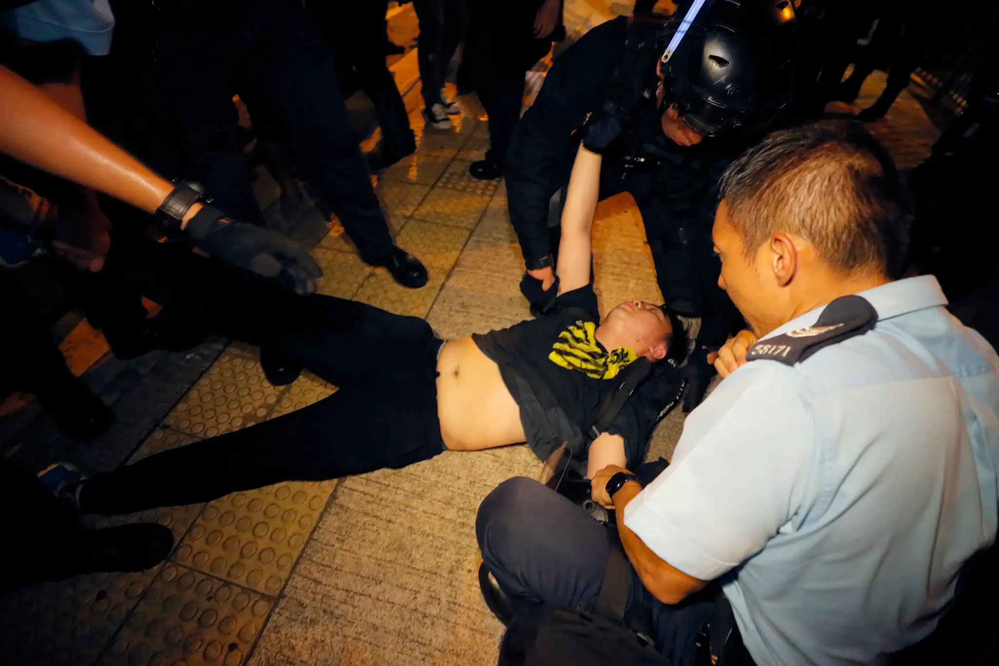 Protestujúci dav v Hongkongu.