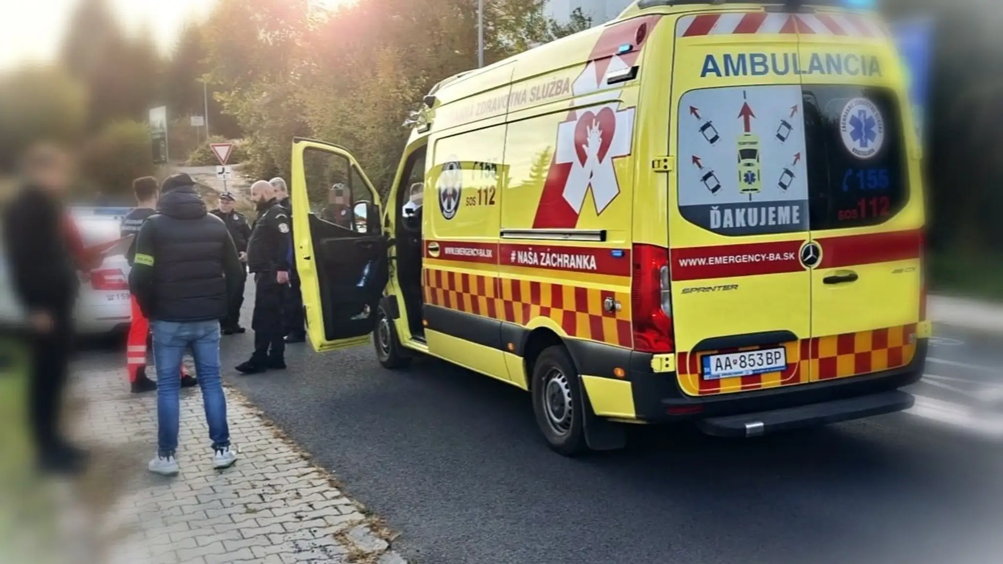Hádka mužov sa skončila fyzickým útokom nožom. 