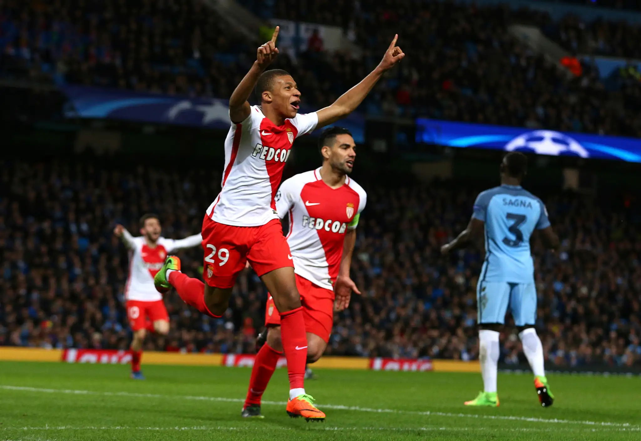 Len 18-ročný Kylian Mbappé z Monaca oslavuje gól do siete ManCity v osemfinále LM.