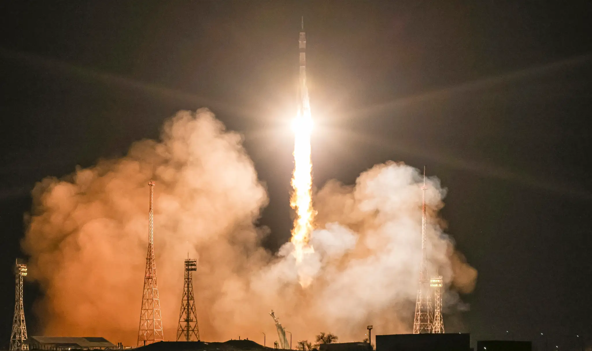 Štart novej prázdnej ruskej rakety Sojuz MS-23 z kozmodrómu Bajkonur 24. februára 2023.