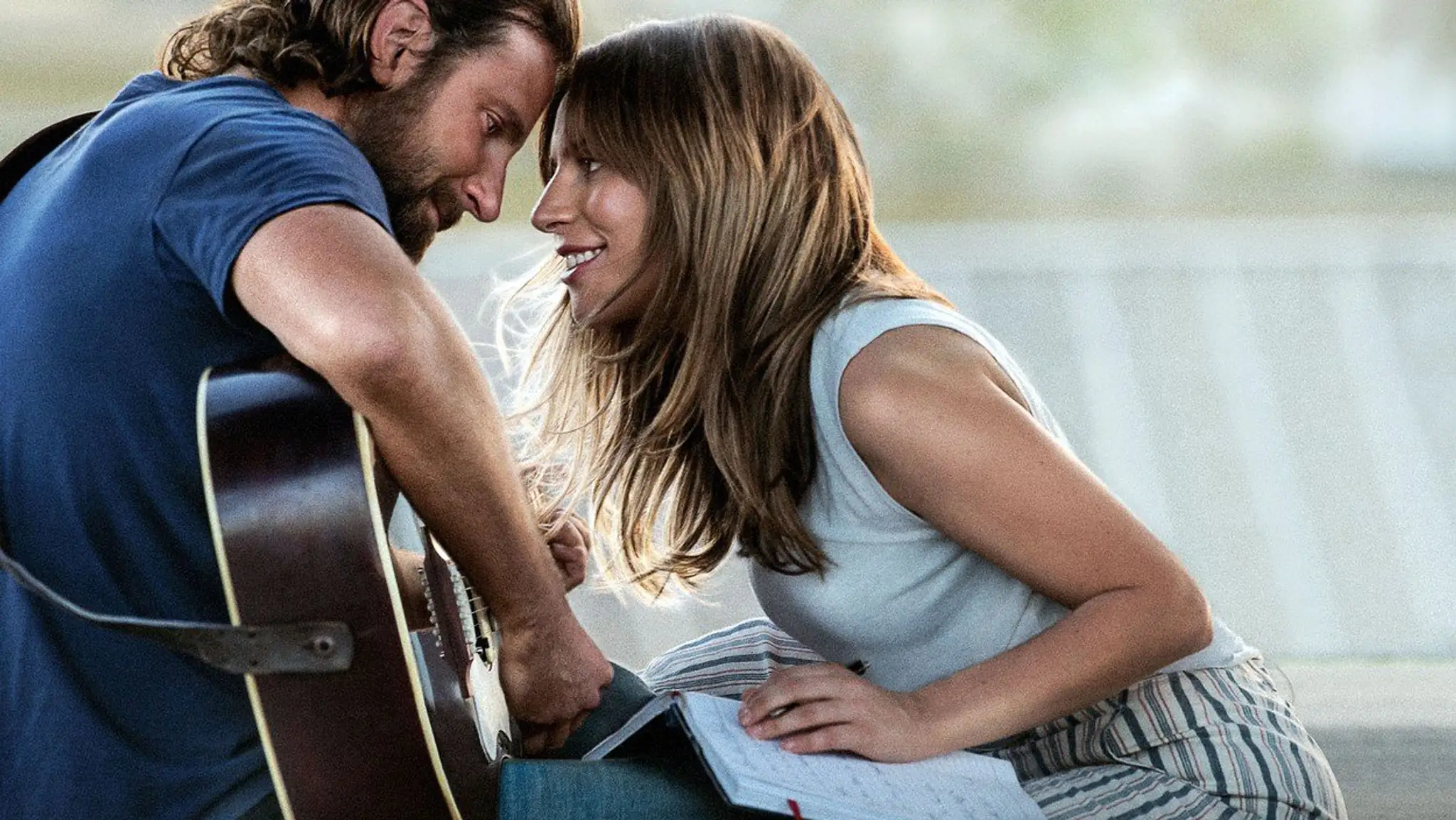 Bradley Cooper a Lady Gaga vo filme A Star Is Born