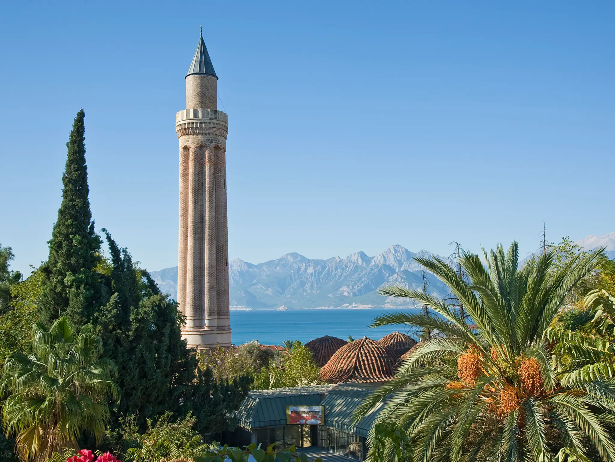 T 10 Yivli Minaret Antalya.jpg
