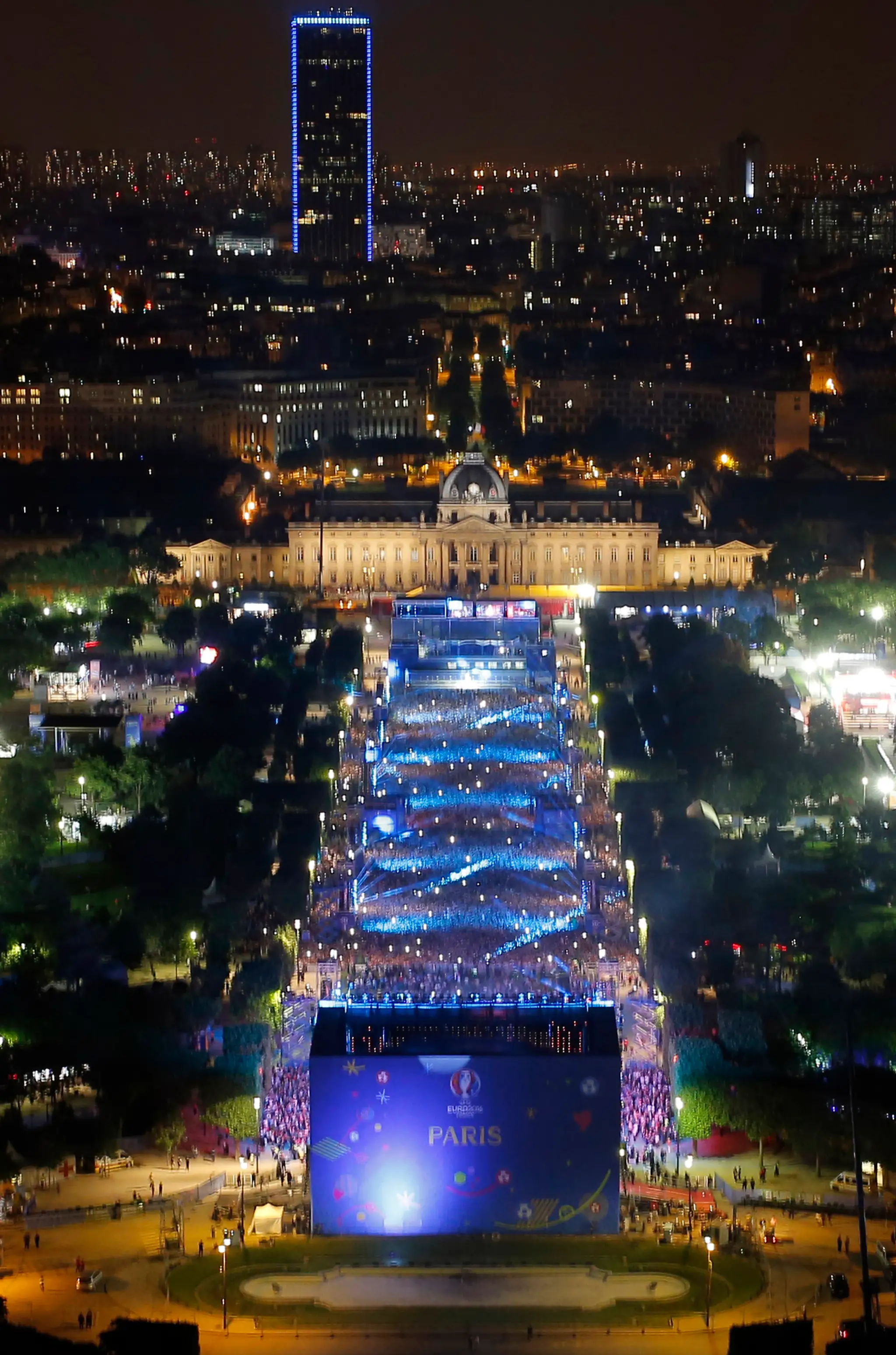 Parížom znela futbalová hymna.