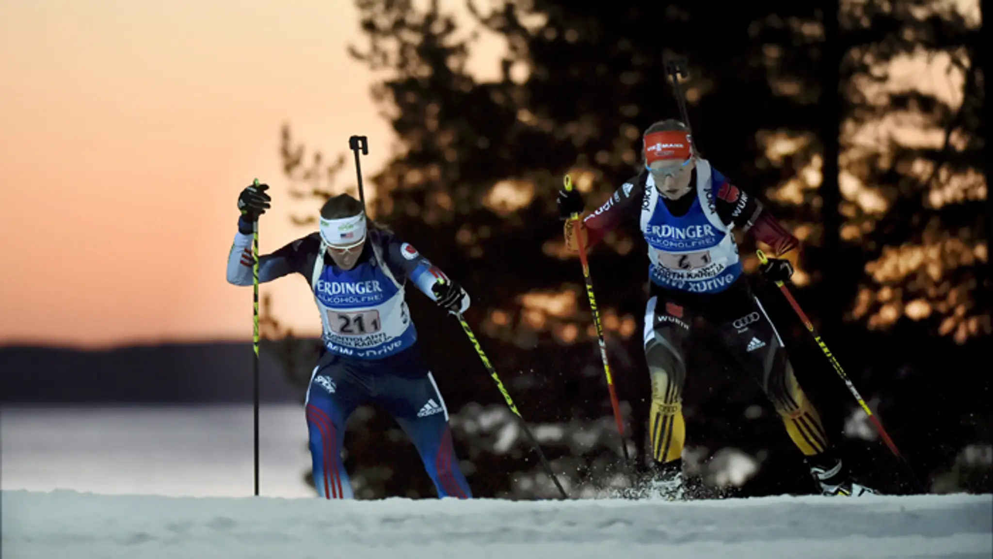 Biatlonistky Susan Dunkleeová (USA) a Franziska Hildebrandová (Nemecko)