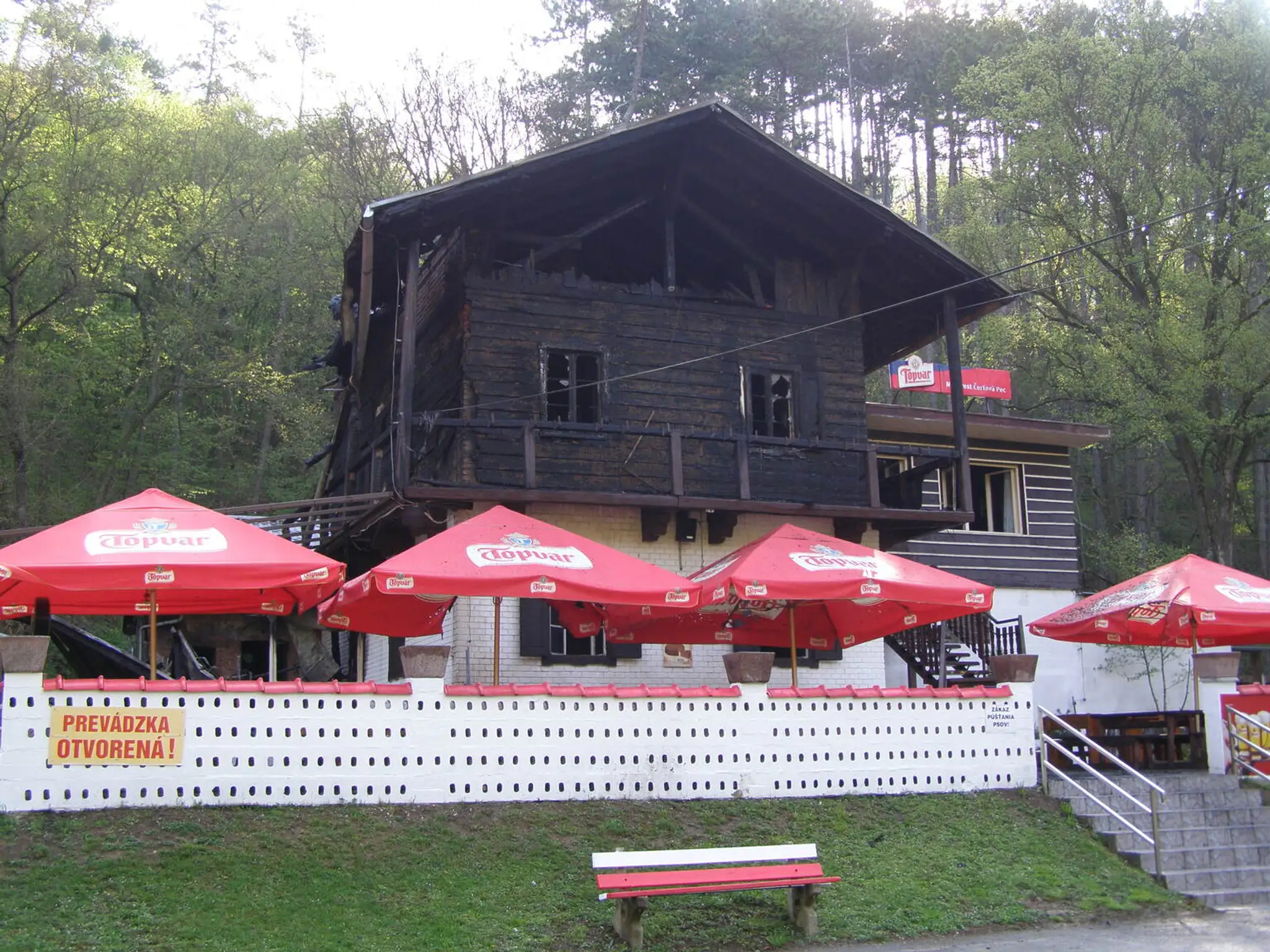 Zhorený motorest Čertova pec