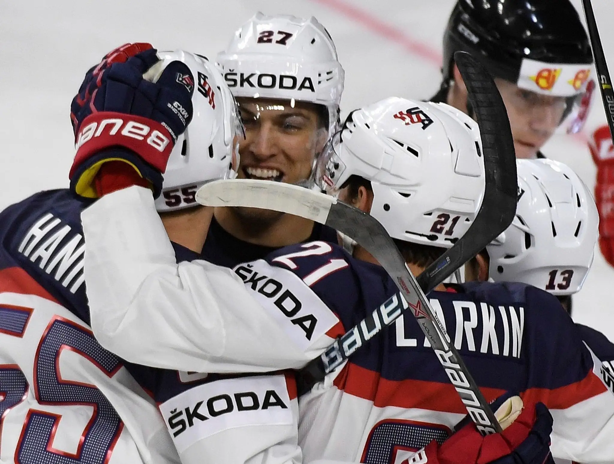 Radosť hráčov USA po góle v súboji s Dánskom na MS 2017.