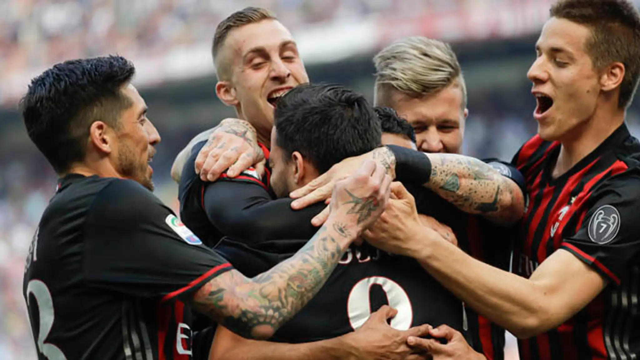 Hráči AC Miláno - José Sosa, Gerard Deulofeu, Juraj Kucka a Mario Pašalić.