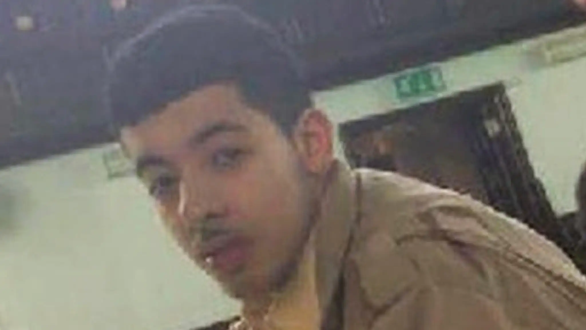 Na nedatovanej snímke je pravdepodobný samovražedný útočník z Manchestru Salman Abedi.