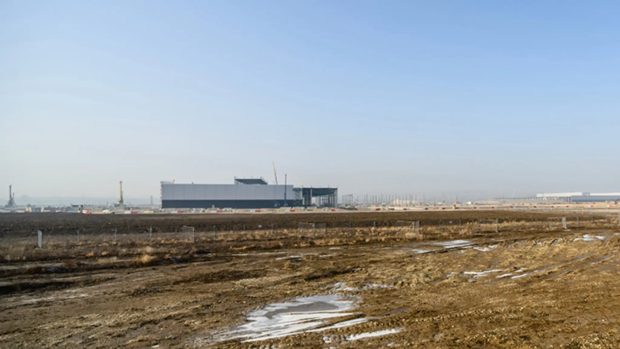 Výstavba závodu Jaguar Land Rover v strategickom parku v obci Mlynárce.