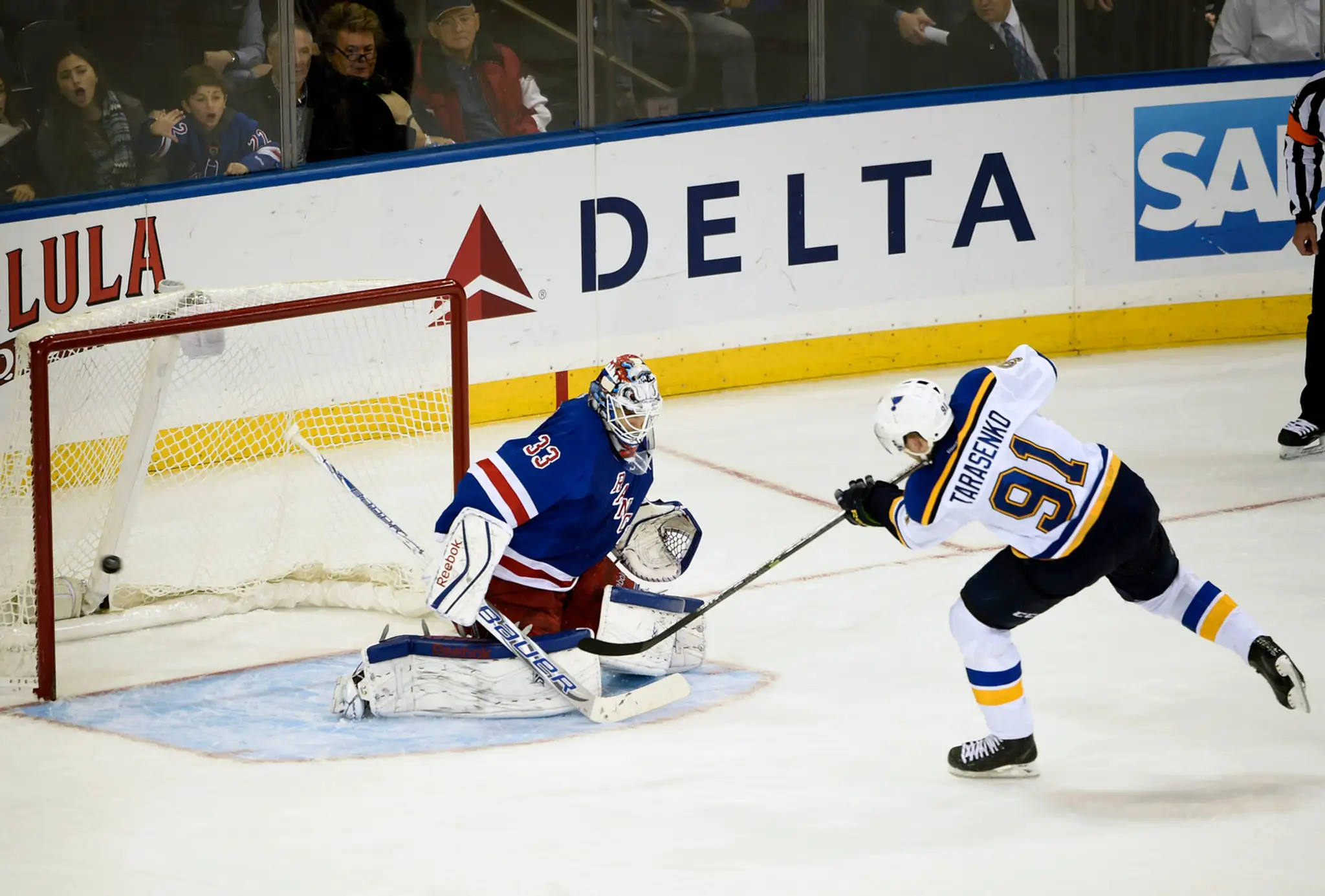 Vladimir Tarasenko hviezdil v zápase NY Rangers - St. Louis Blues.