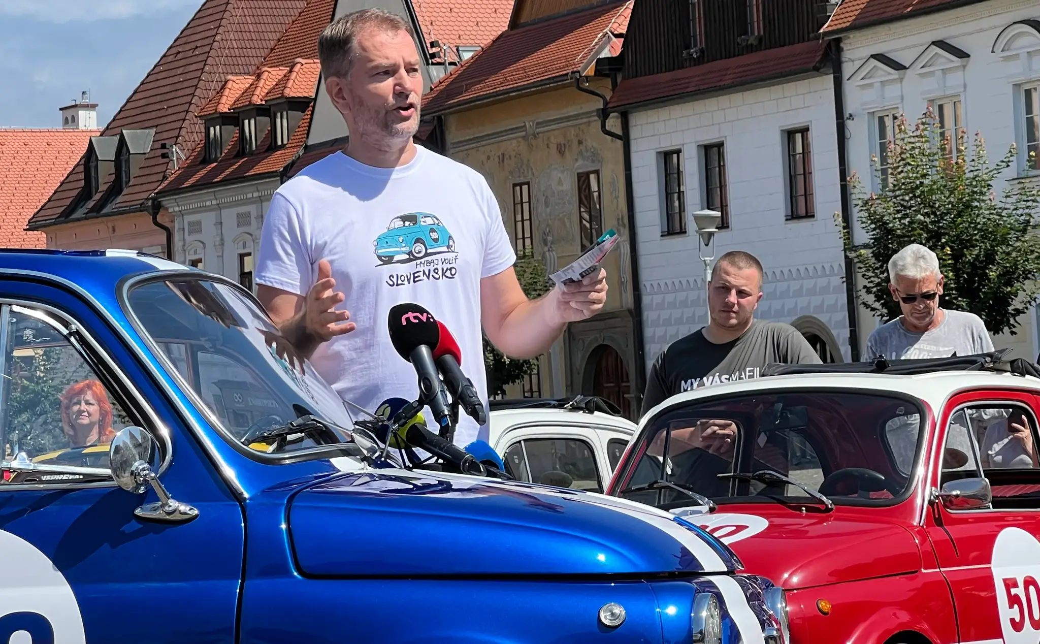 Predseda hnutia OĽANO a priatelia Igor Matovič počas tlačovej konferencie v Bardejove.