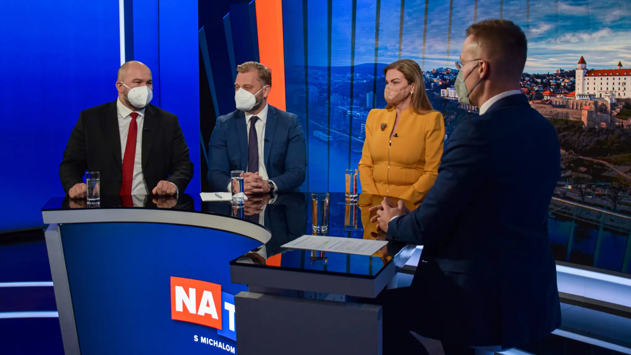 P. Pčolinský, J. Krúpa, M. Beňová v Na telo.