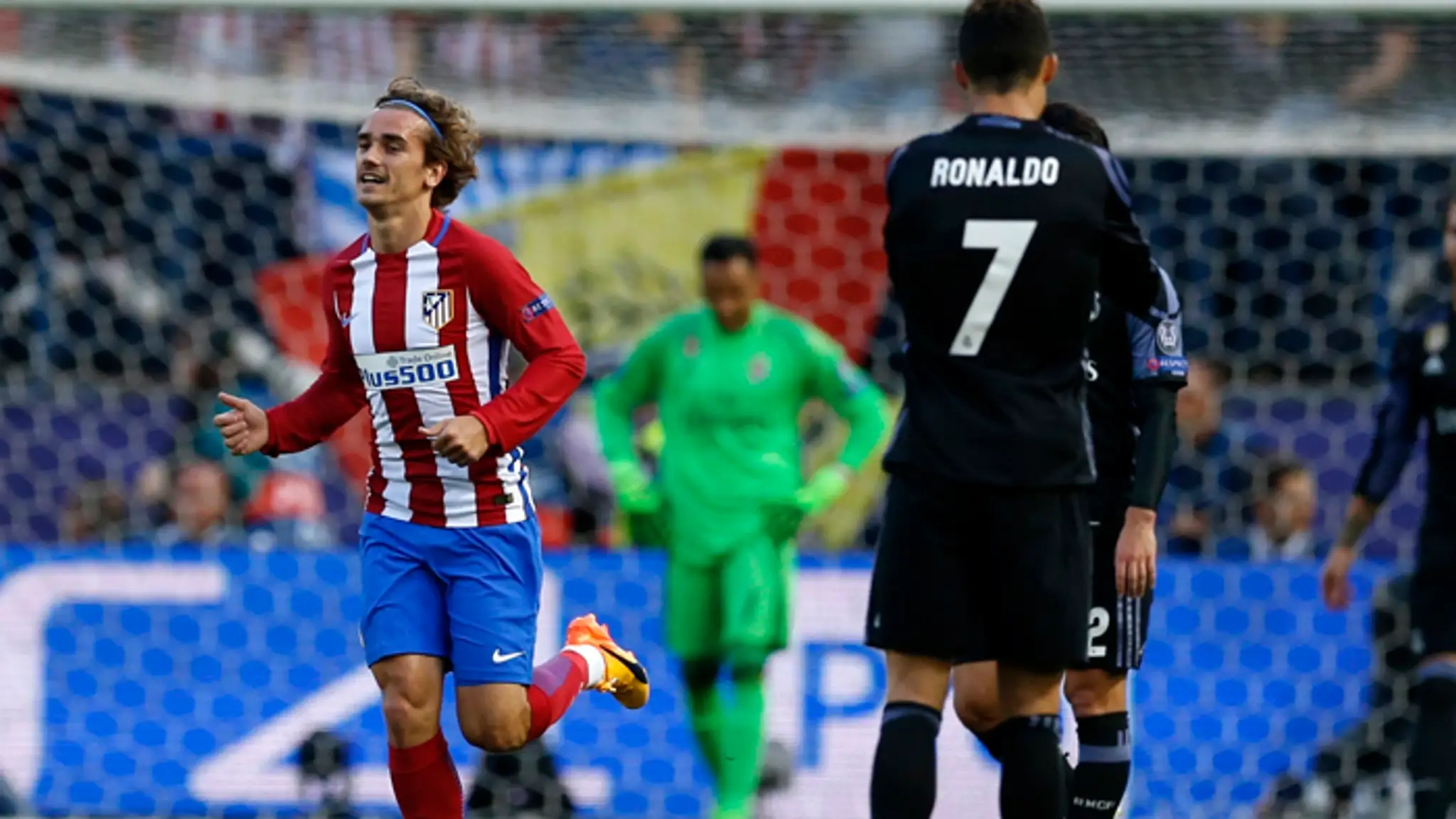 Antoine Griezmann (Atletico) a Cristiano Ronaldo (Real).