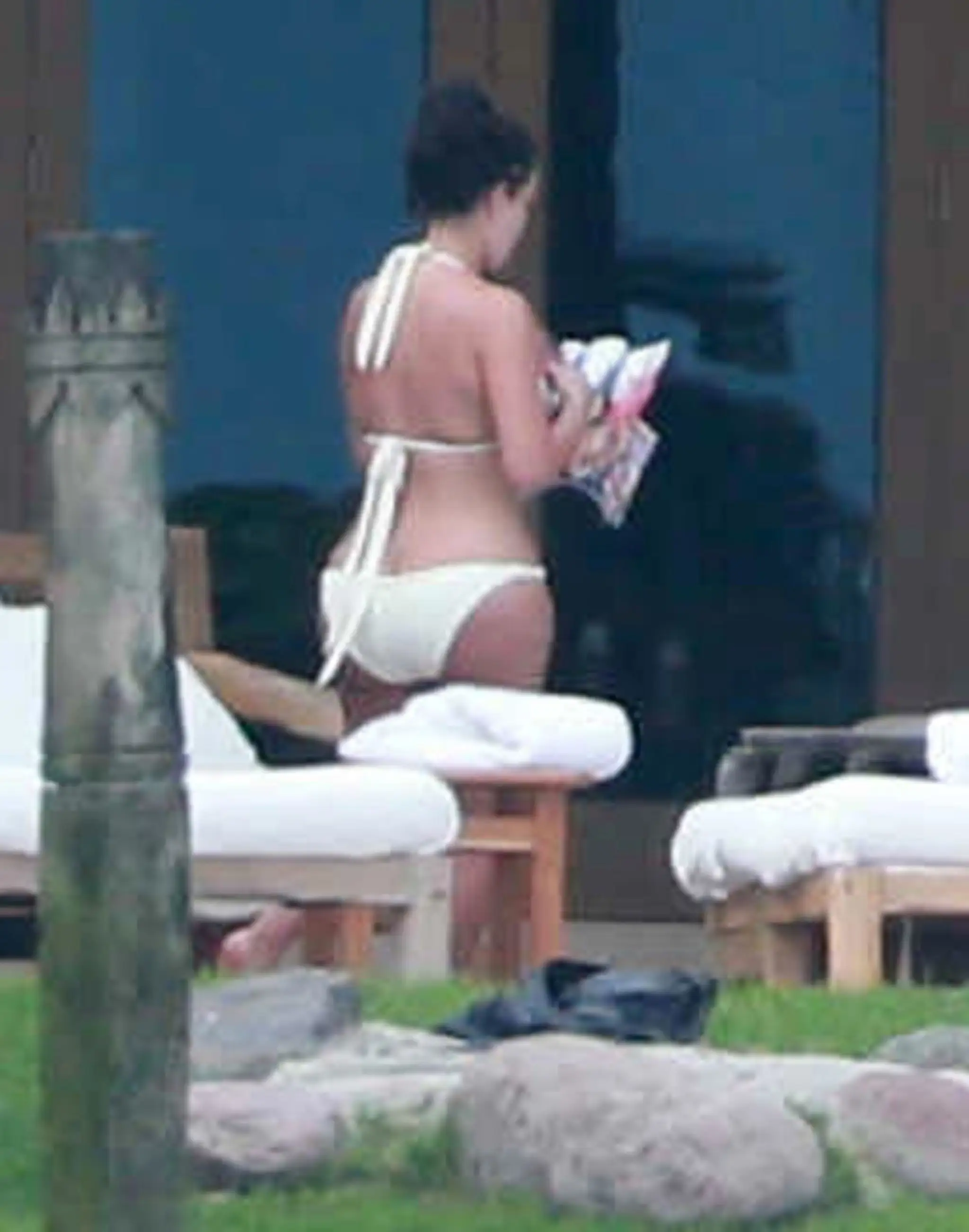 Kim Kardashian ukázala postavu v bikinách