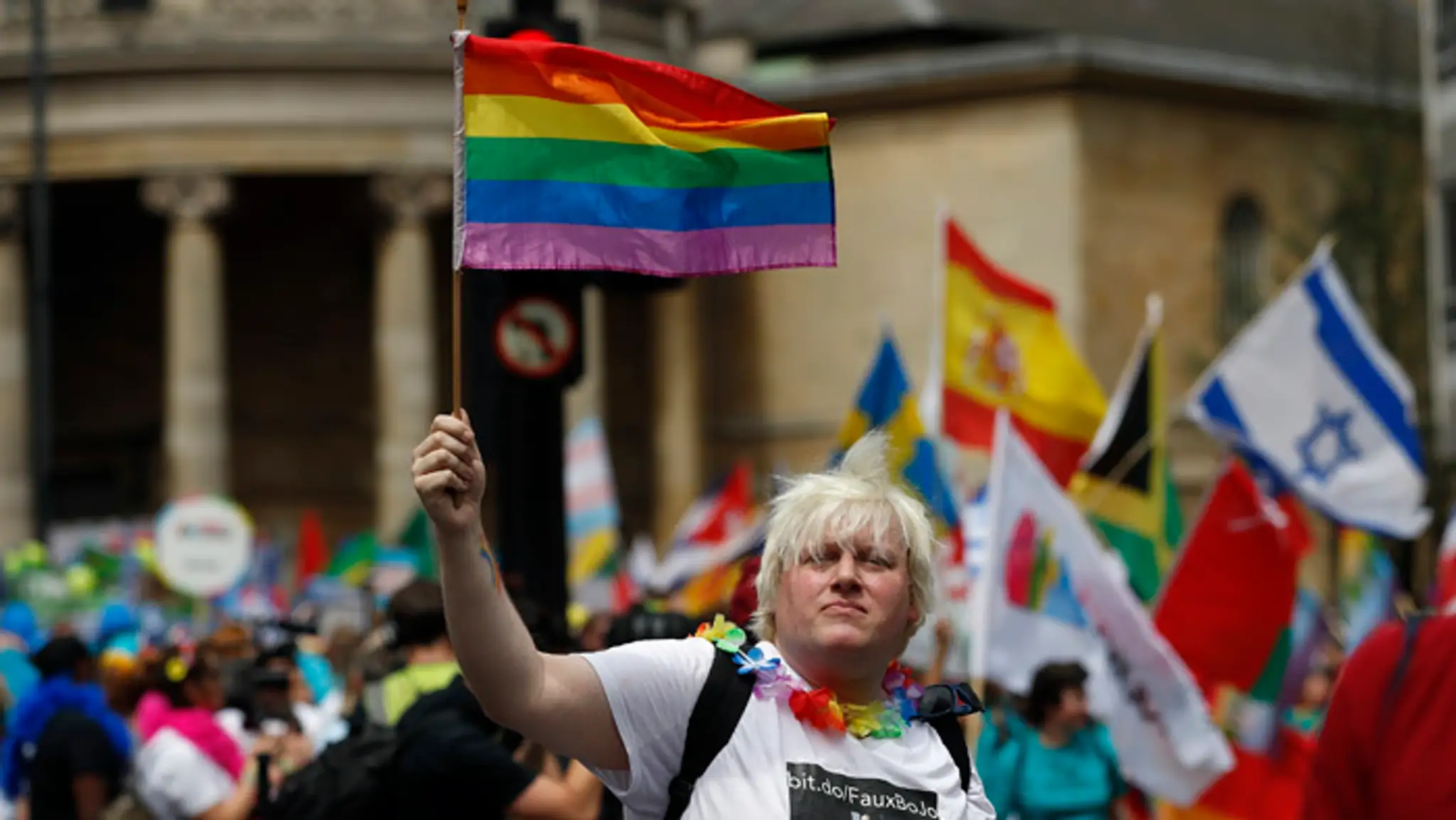 Účastník London Pride 2017.