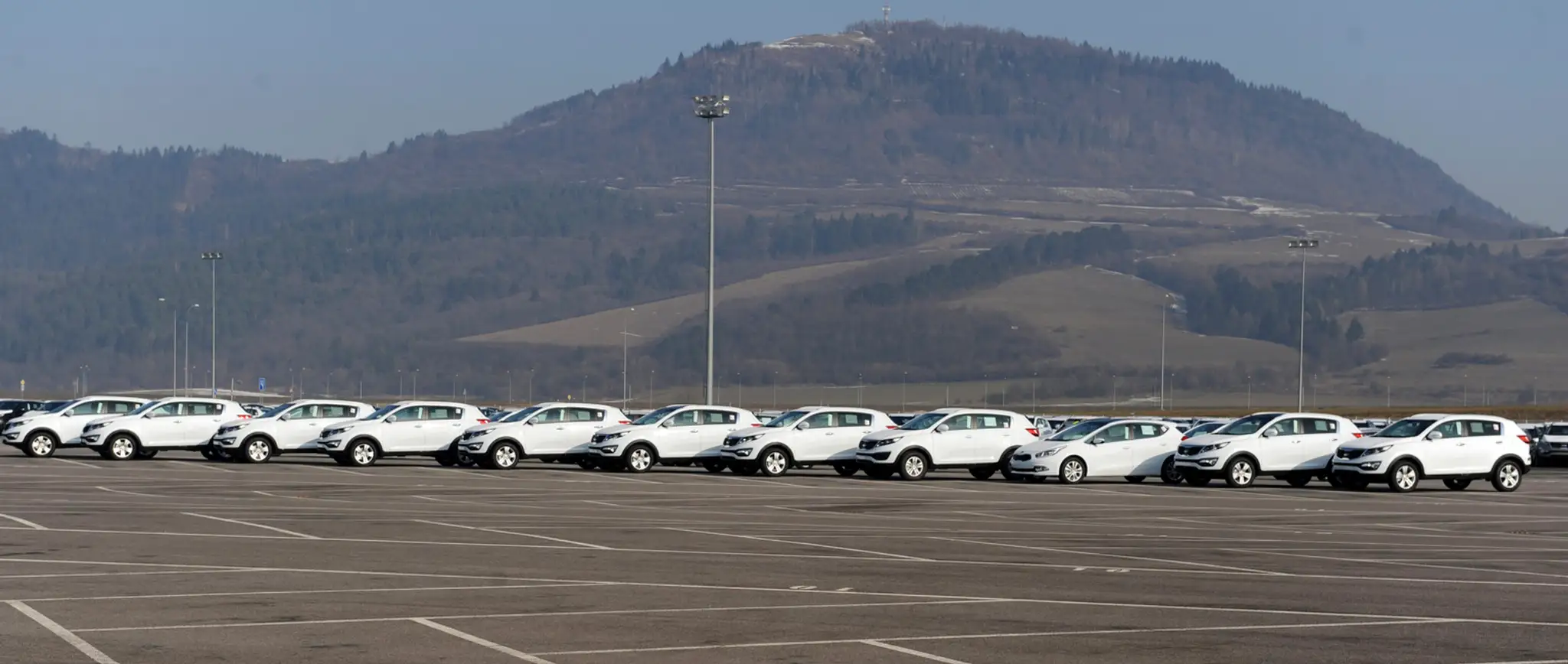 a snímke nové vozidlá z automobilky Kia Motors Slovakia