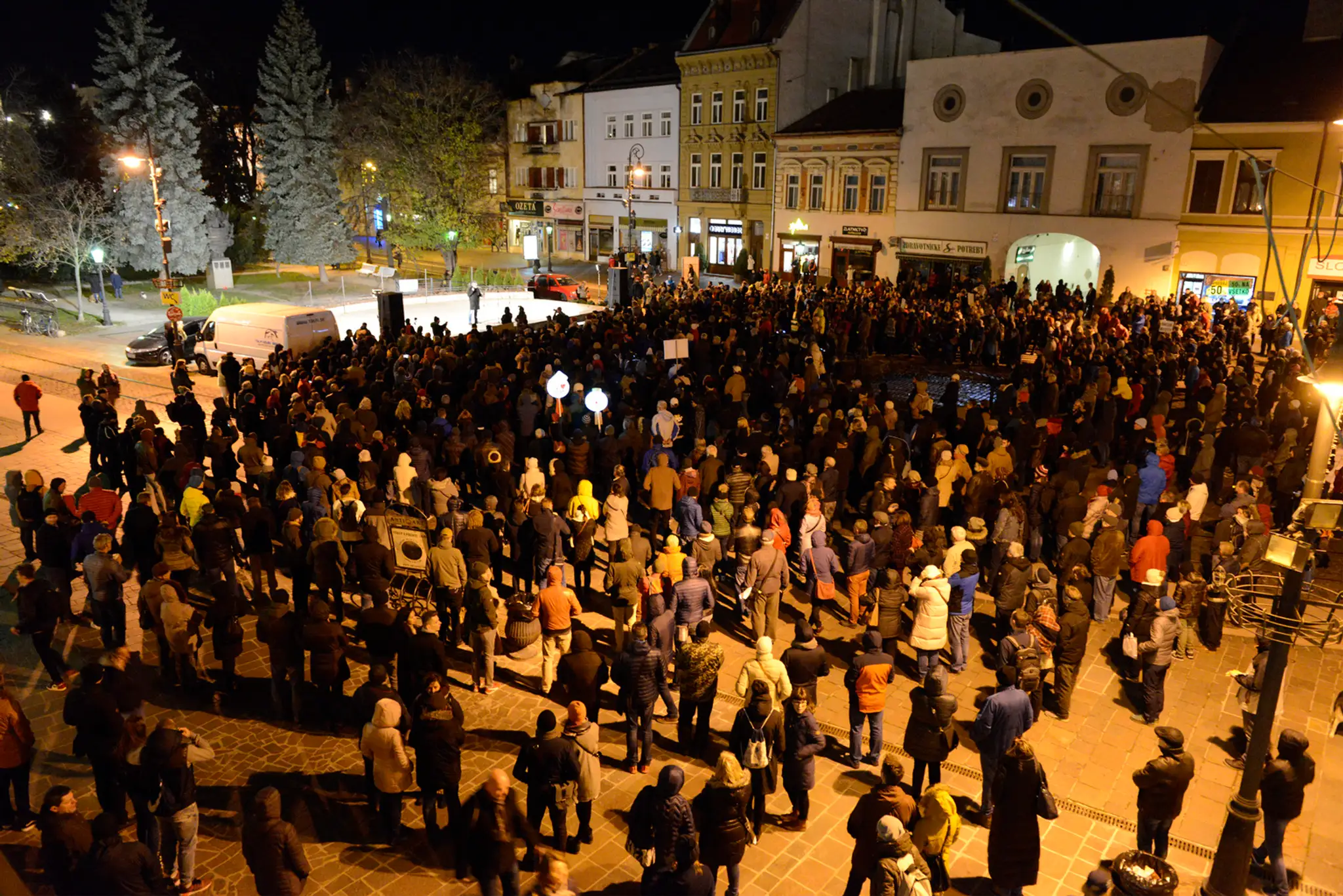 Na snímke Zhromaždenie organizované iniciatívou Za slušné Slovensko v Košiciach pri Dolnej bráne.