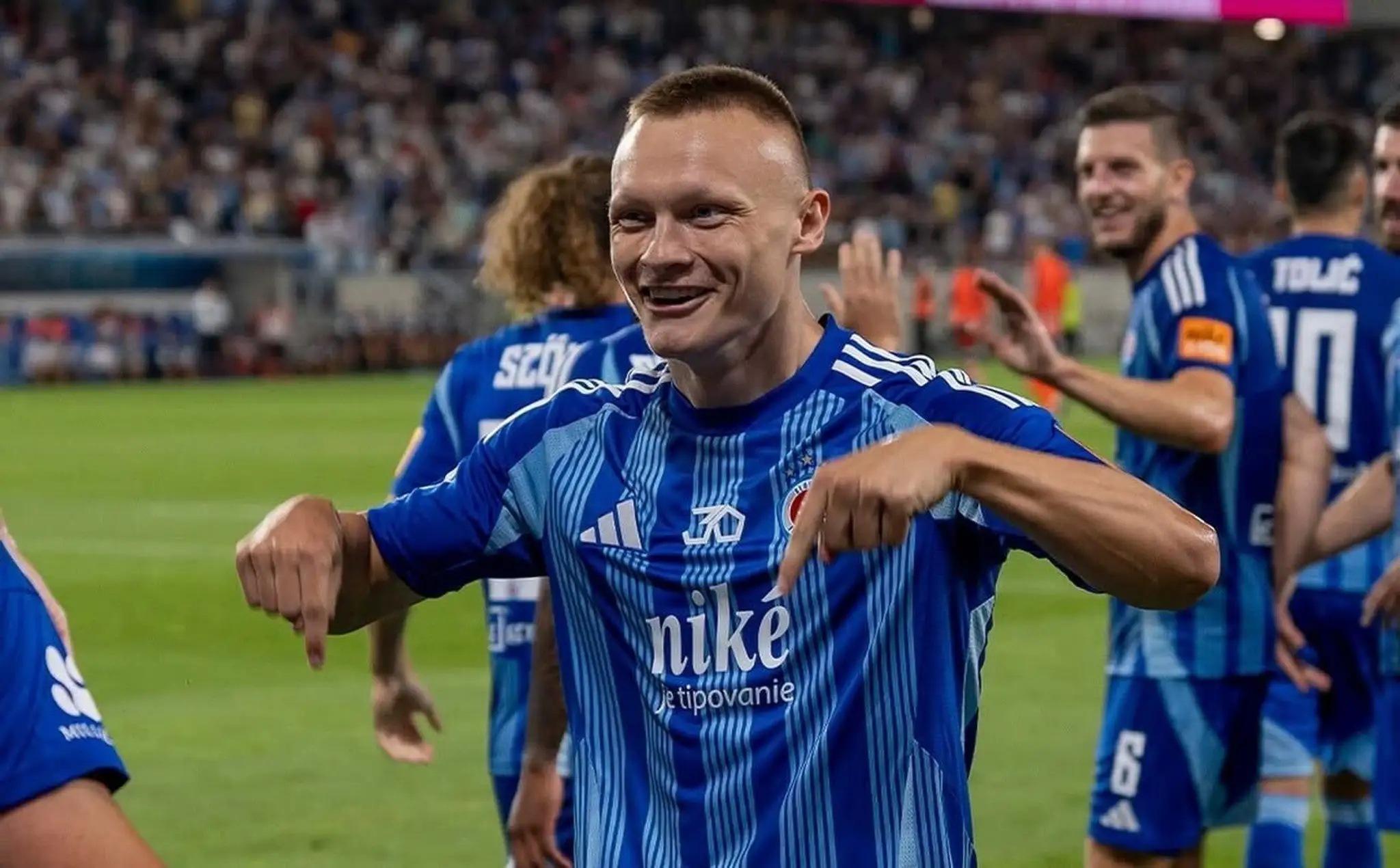 Futbalisti v jeho veku šance v Slovane takmer nedostávajú, on je ako tínedžer druhým najdrahším hráčom celej ligy. 