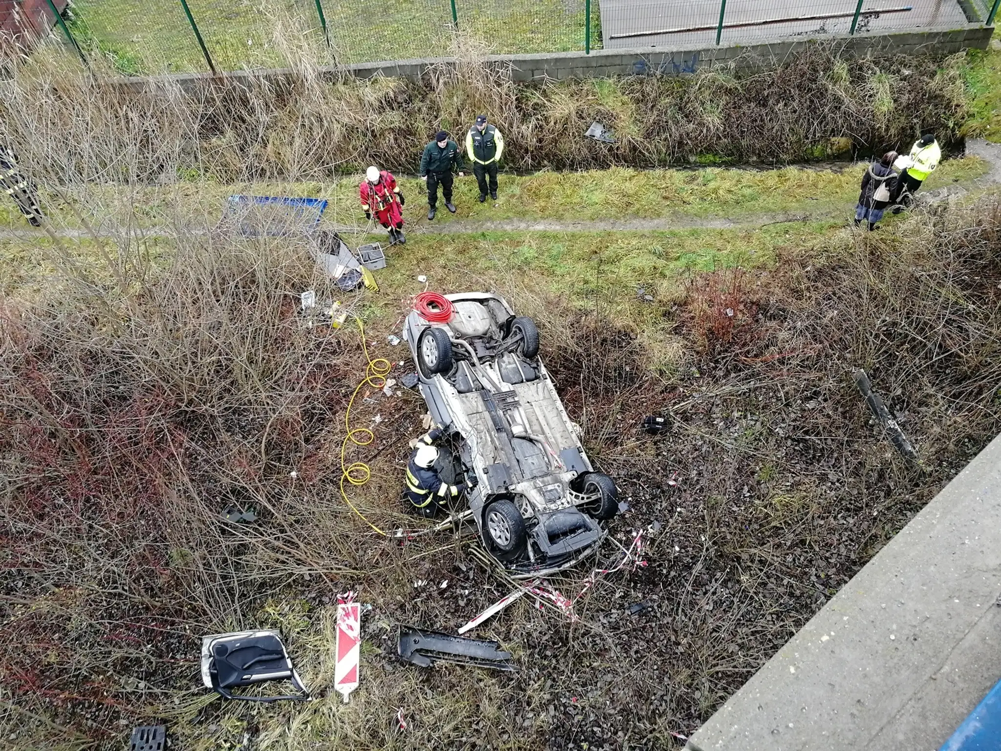 Hráči Lipska oslavujú triumf proti Augsburgu.
