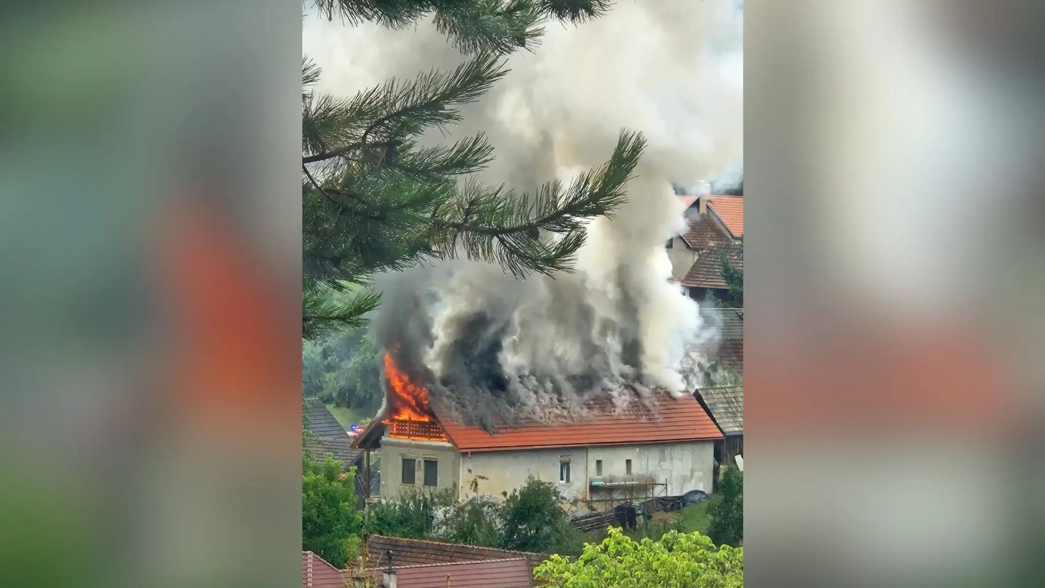 Rodinný dom na Liptove po zásahu bleskom.