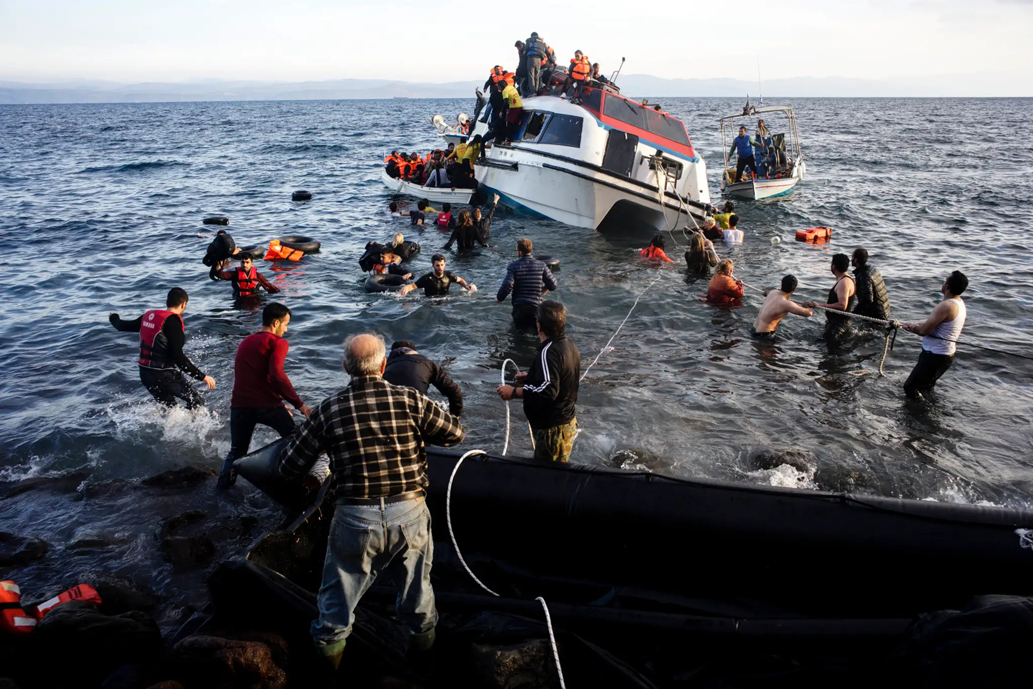 Migranti pri pobreží Grécka.