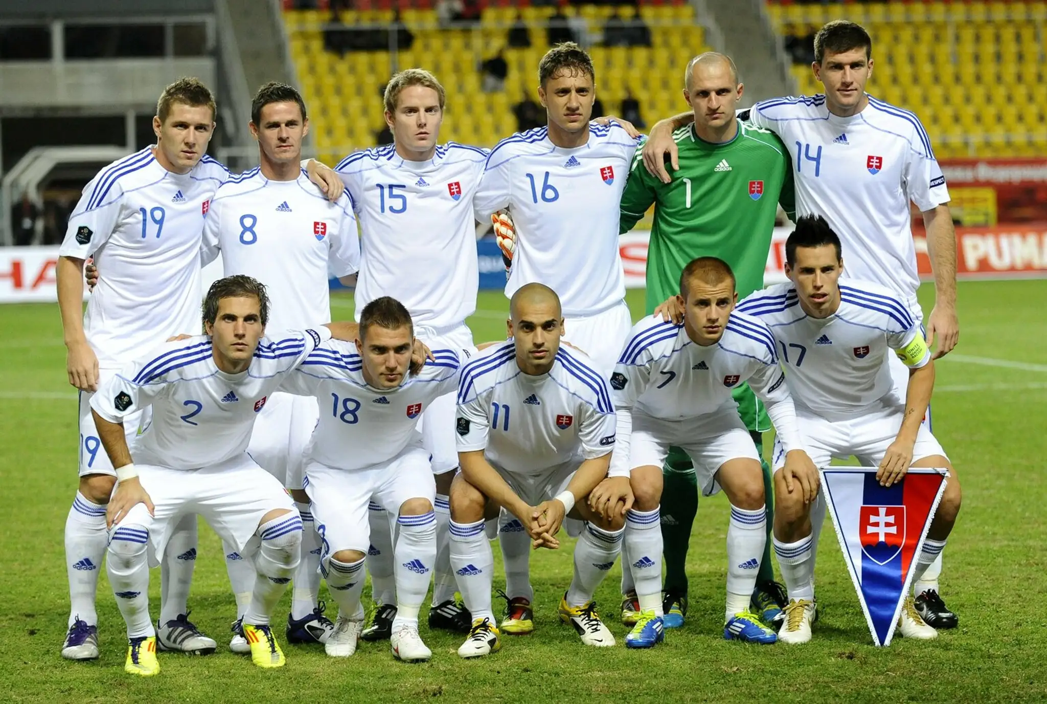 Futbalisti Slovenska sa s pokazenou kvalifikáciou EURO 2012 rozlúčili remízou 1:1 v Macedónsku 11. októbra 2011. V tabuľke B-sku